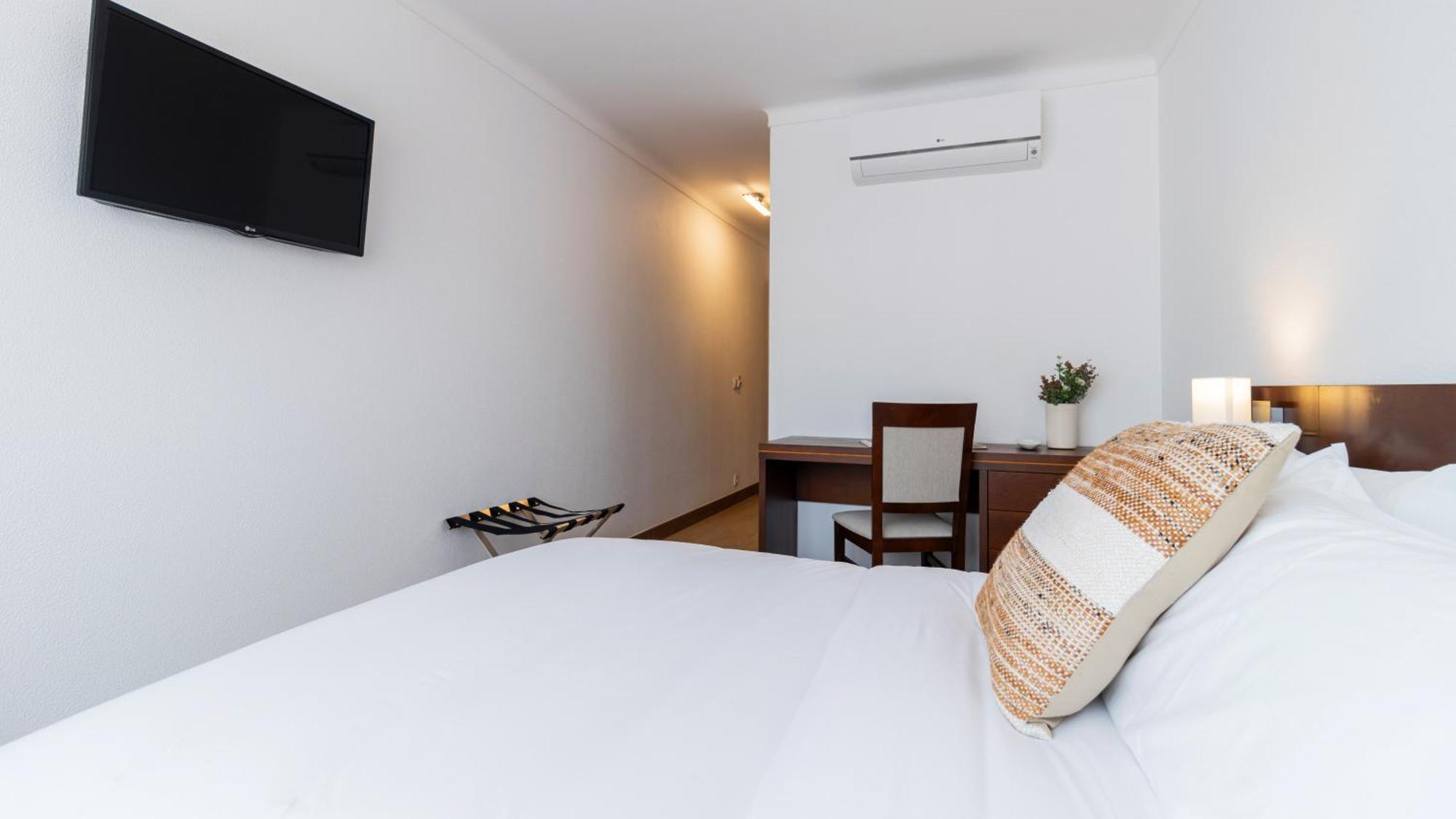Hotel Albergaria Quim Barreiros 3*