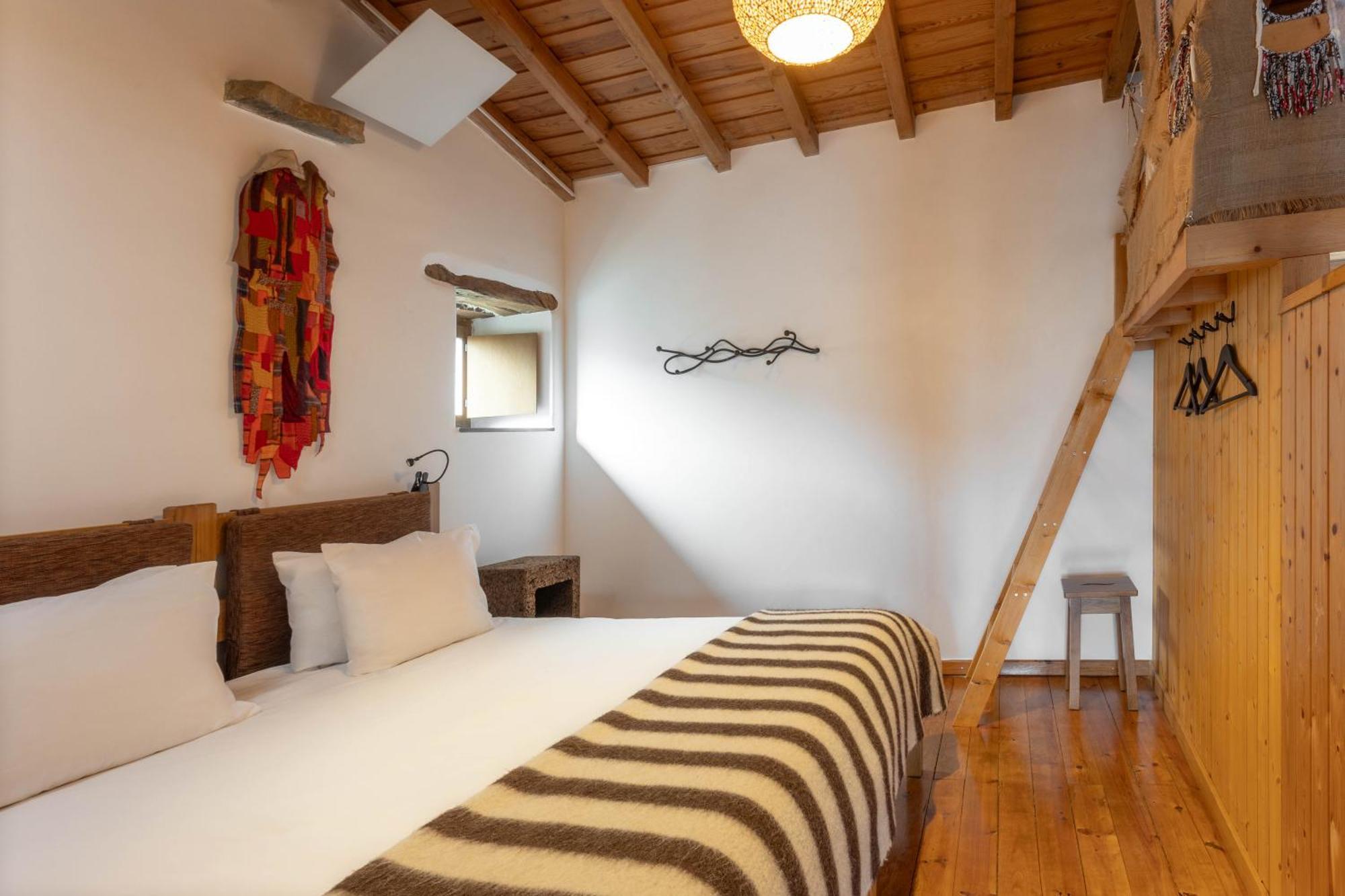 Cerdeira - Home For Creativity Country house