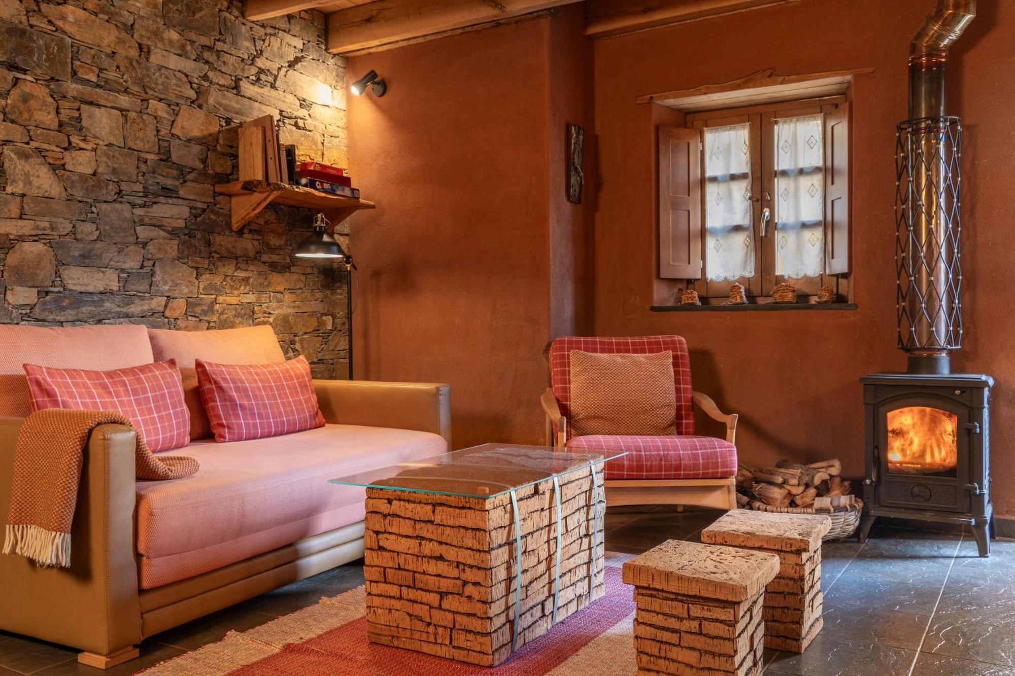 Cerdeira - Home For Creativity Country house Lousa (Central Portugal)