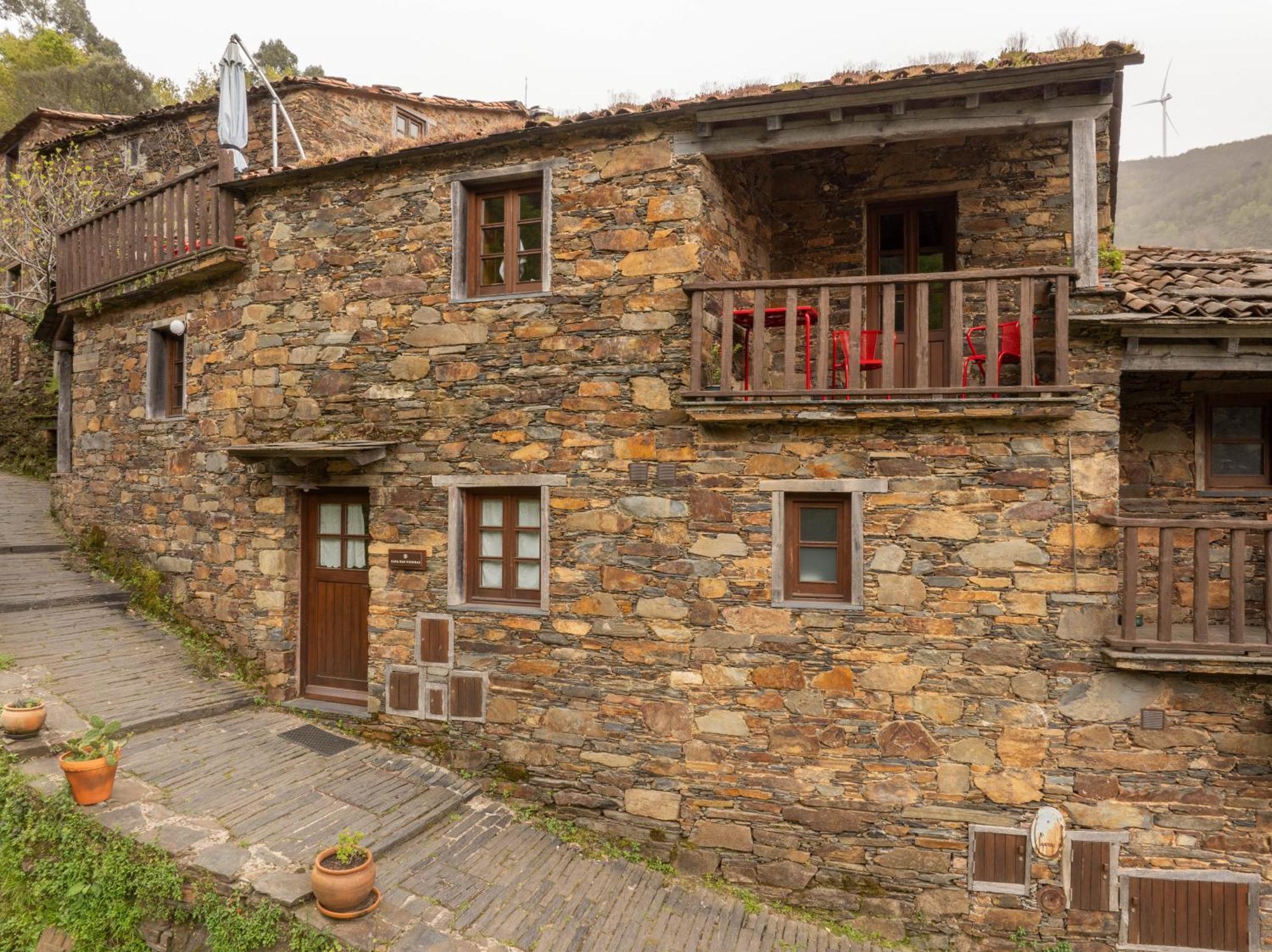Cerdeira - Home For Creativity Country house