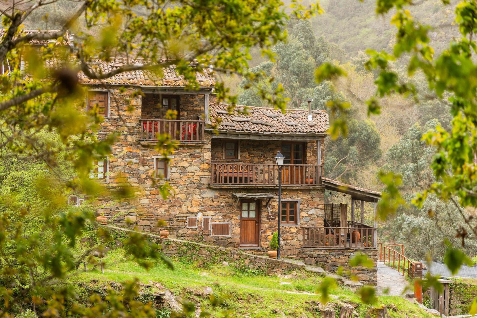 Country house Cerdeira - Home For Creativity *
