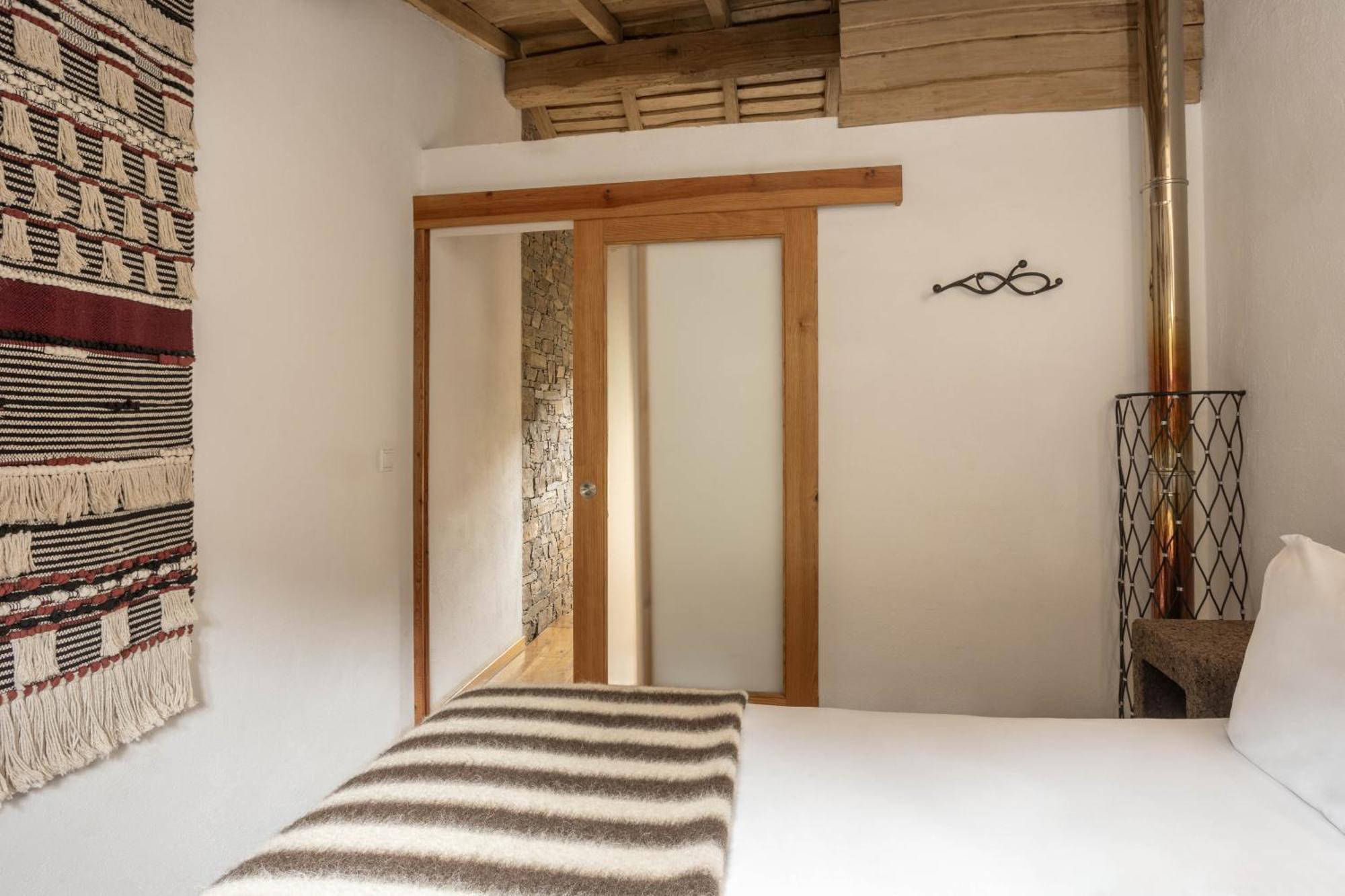Cerdeira - Home For Creativity Country house