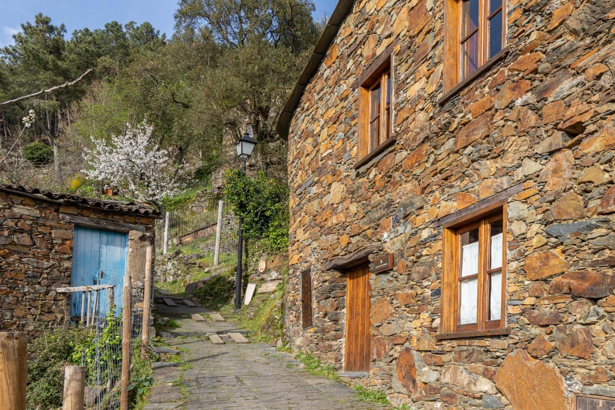 Country house Cerdeira - Home For Creativity