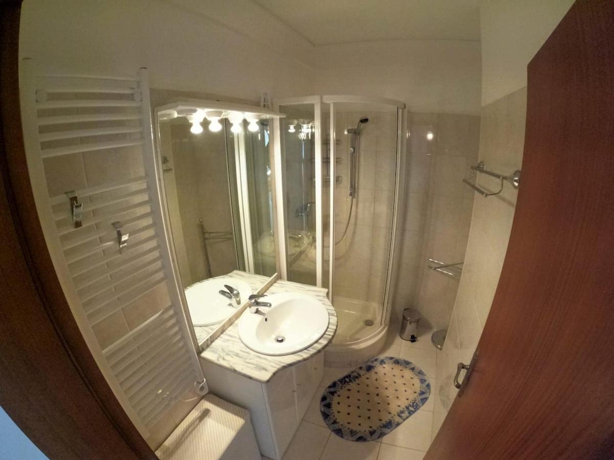 Algarve T1 W Balcony And Sea View In Armacao de Pera