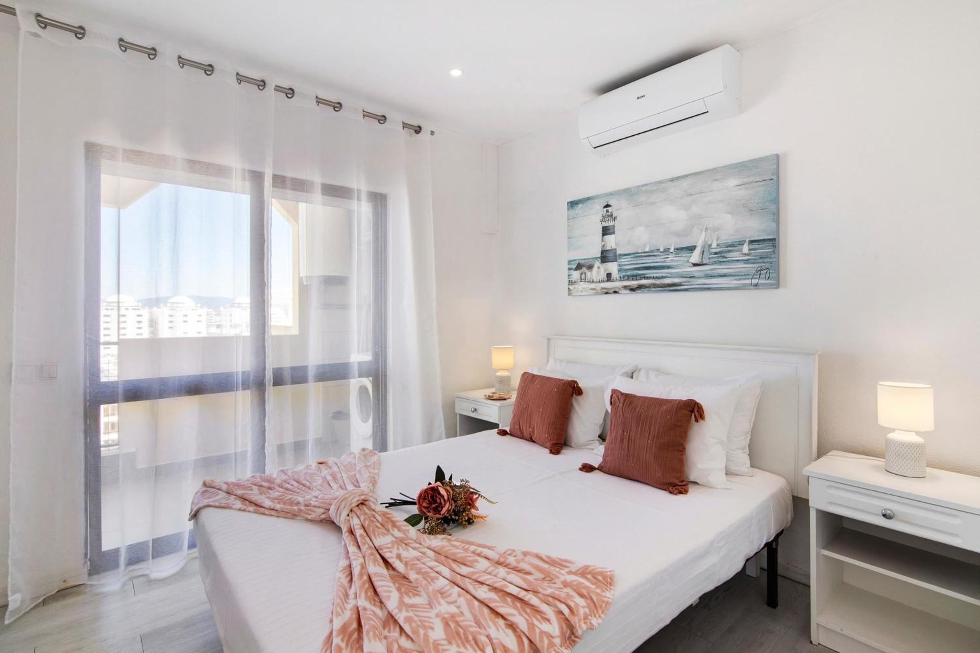 Penthouse Paradise - Da Rocha *