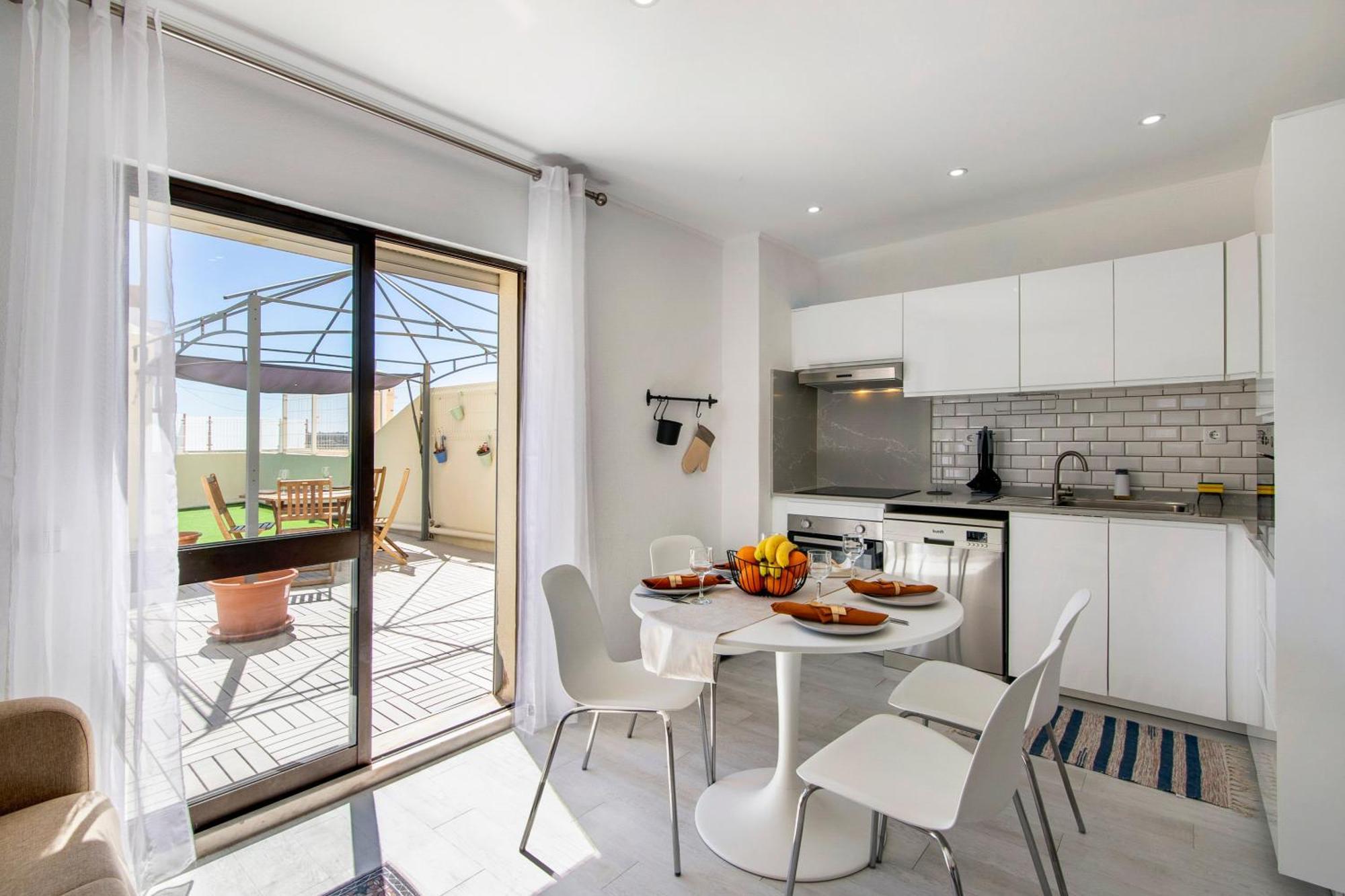 Penthouse Paradise - Da Rocha *