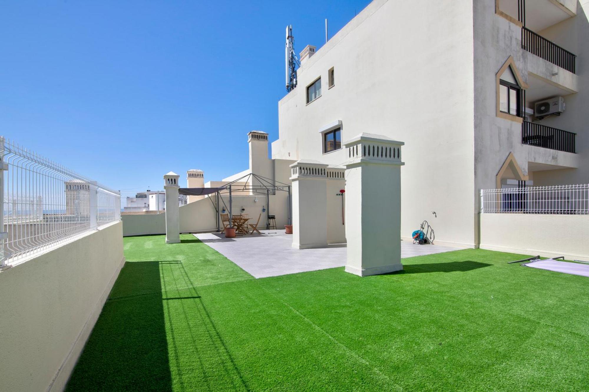 Penthouse Paradise - Da Rocha *
