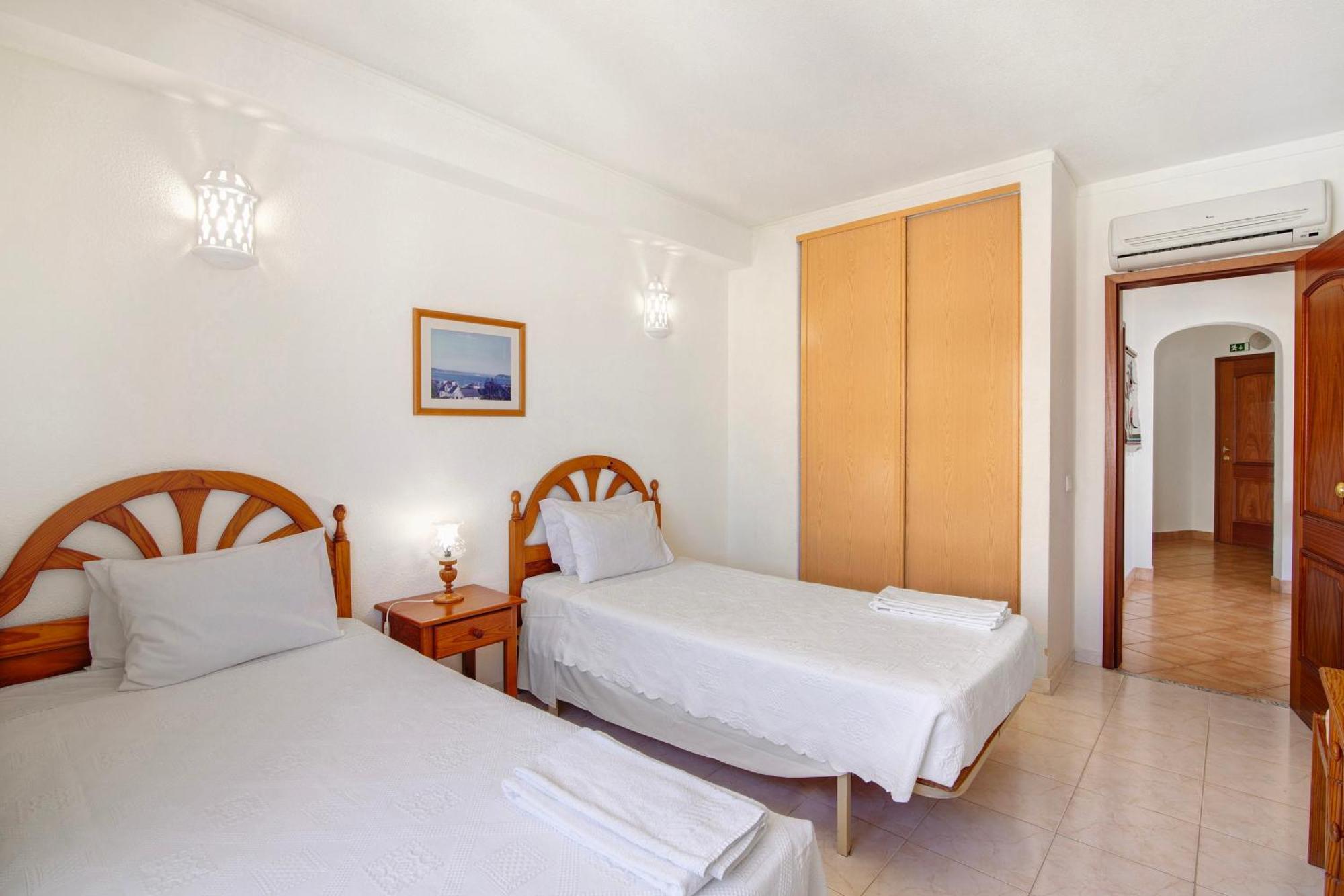 Apartment Camoes 13º F