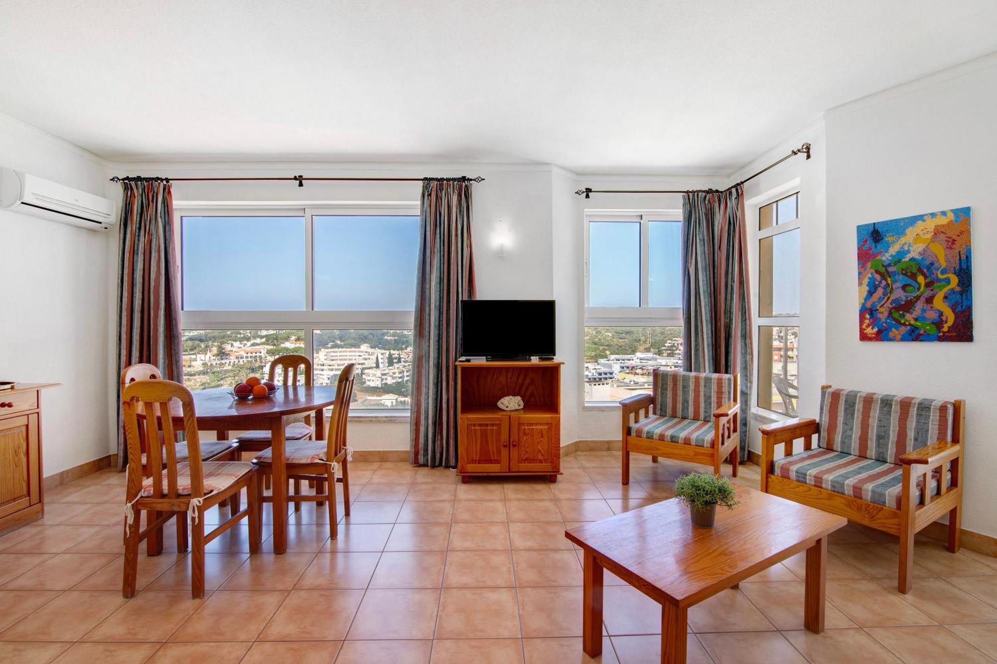Apartment Camoes 13º F