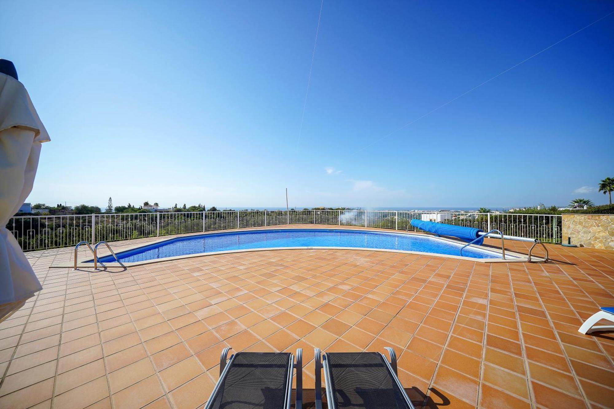Ocean View Luxe Poolside Retreat Apartment *