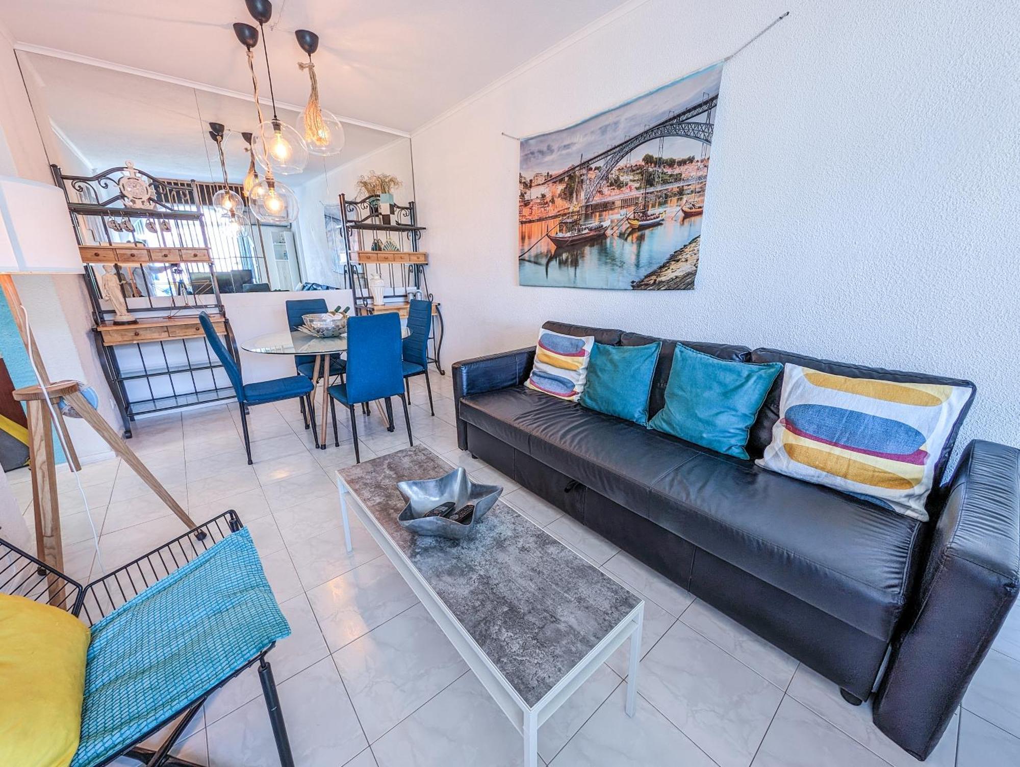 2 - 5 Mins From & Bars Apartment