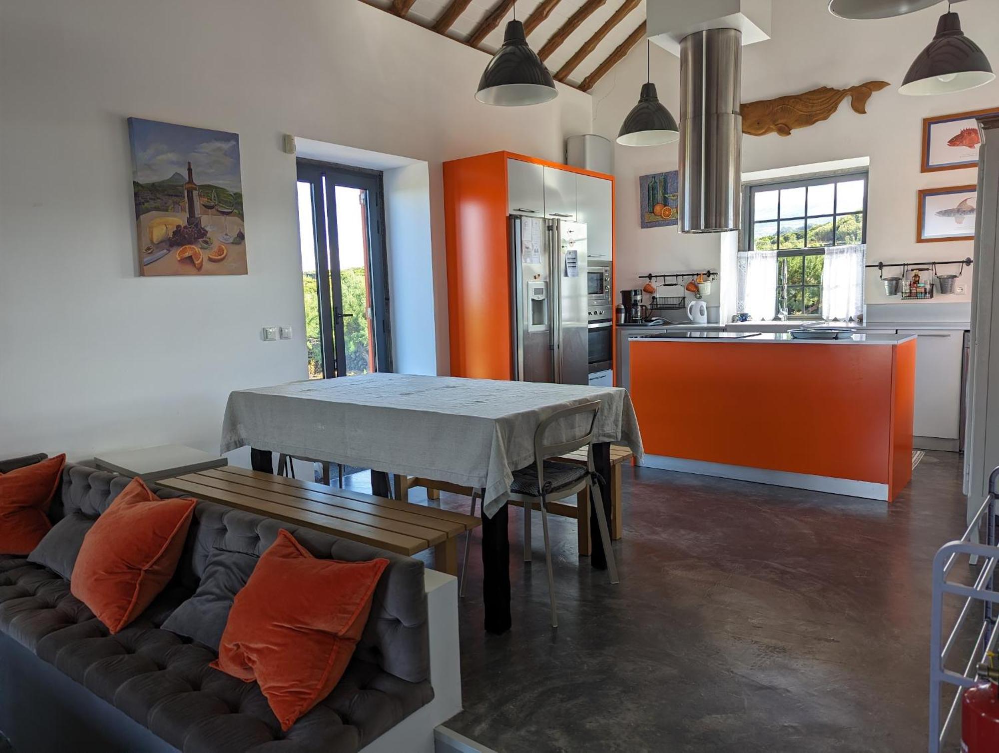 Casa Baleia Laranja Ocean-front