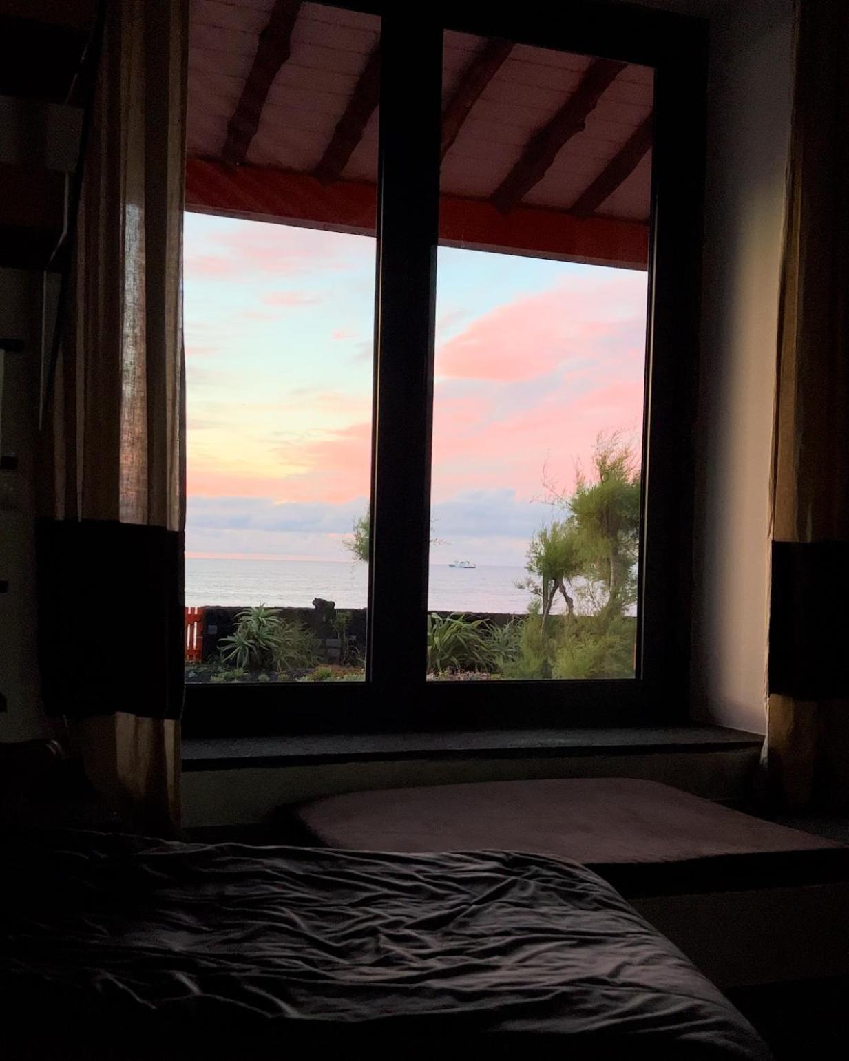 Villa Casa Baleia Laranja Ocean-front Madalena (Azores)