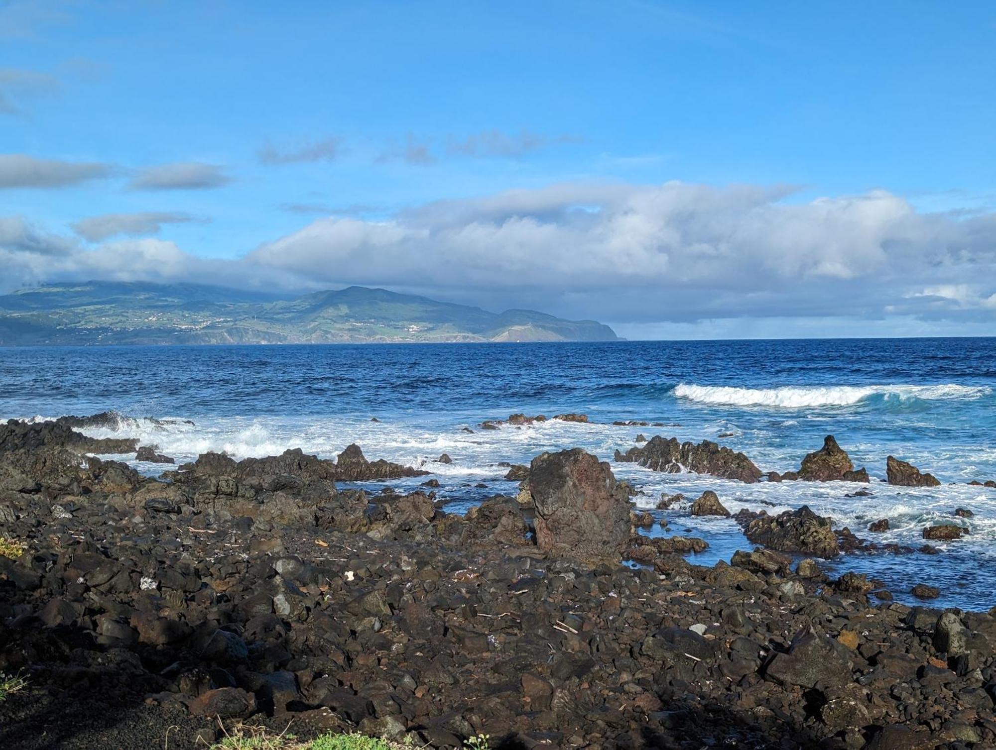 Casa Baleia Laranja Ocean-front Villa Madalena (Azores)