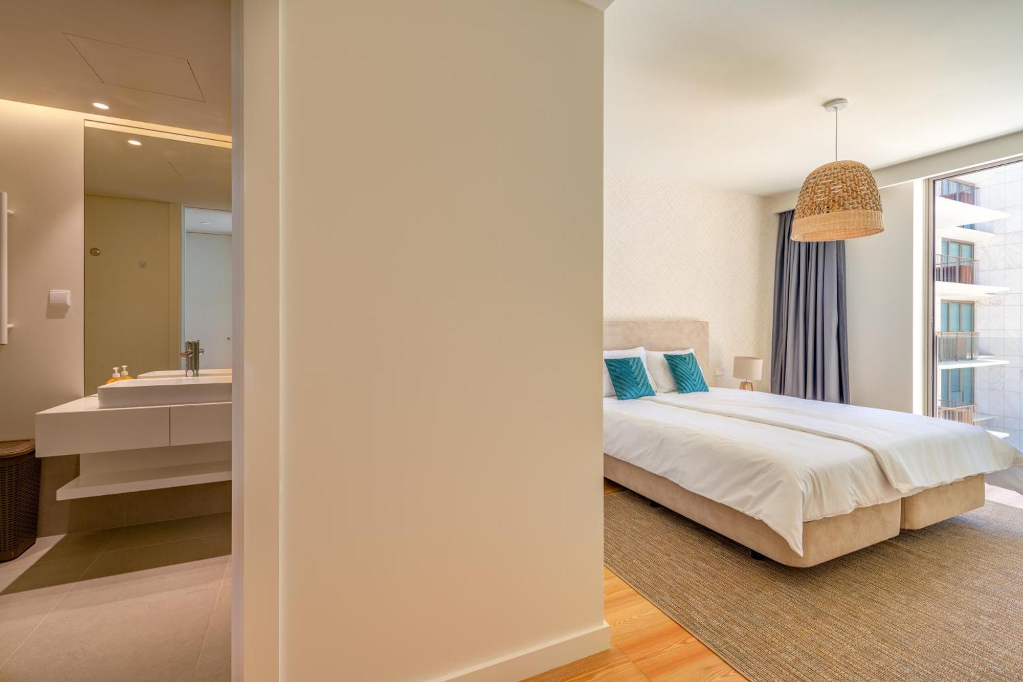 In The Beautiful Bayline Building - - Pool - Gym - - Pargo By Bedzy