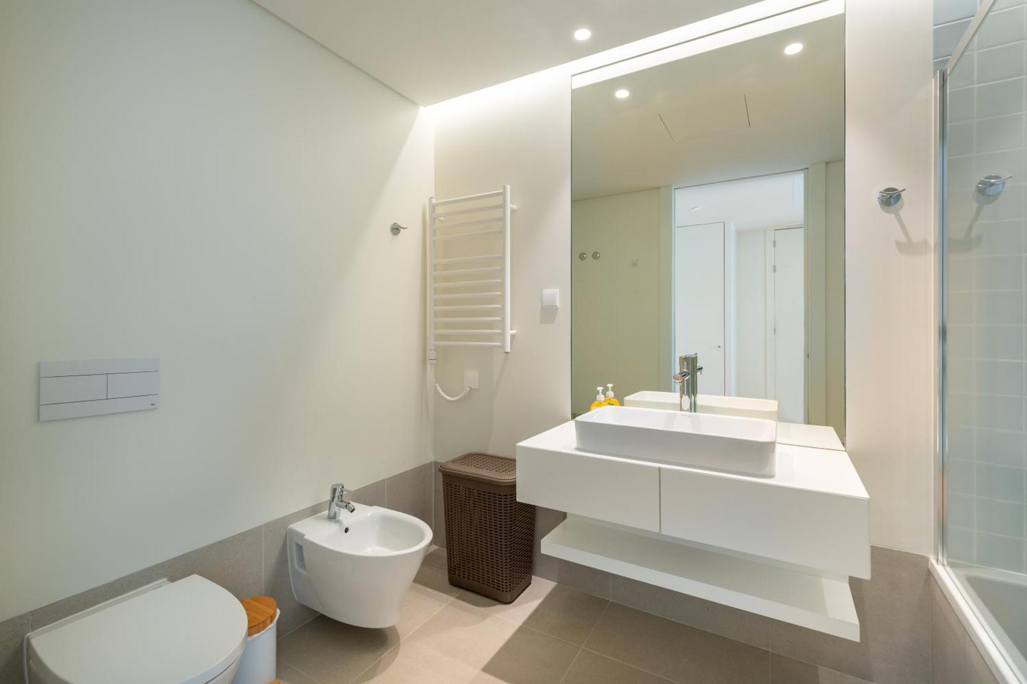 In The Beautiful Bayline Building - - Pool - Gym - - Pargo By Bedzy Apartment