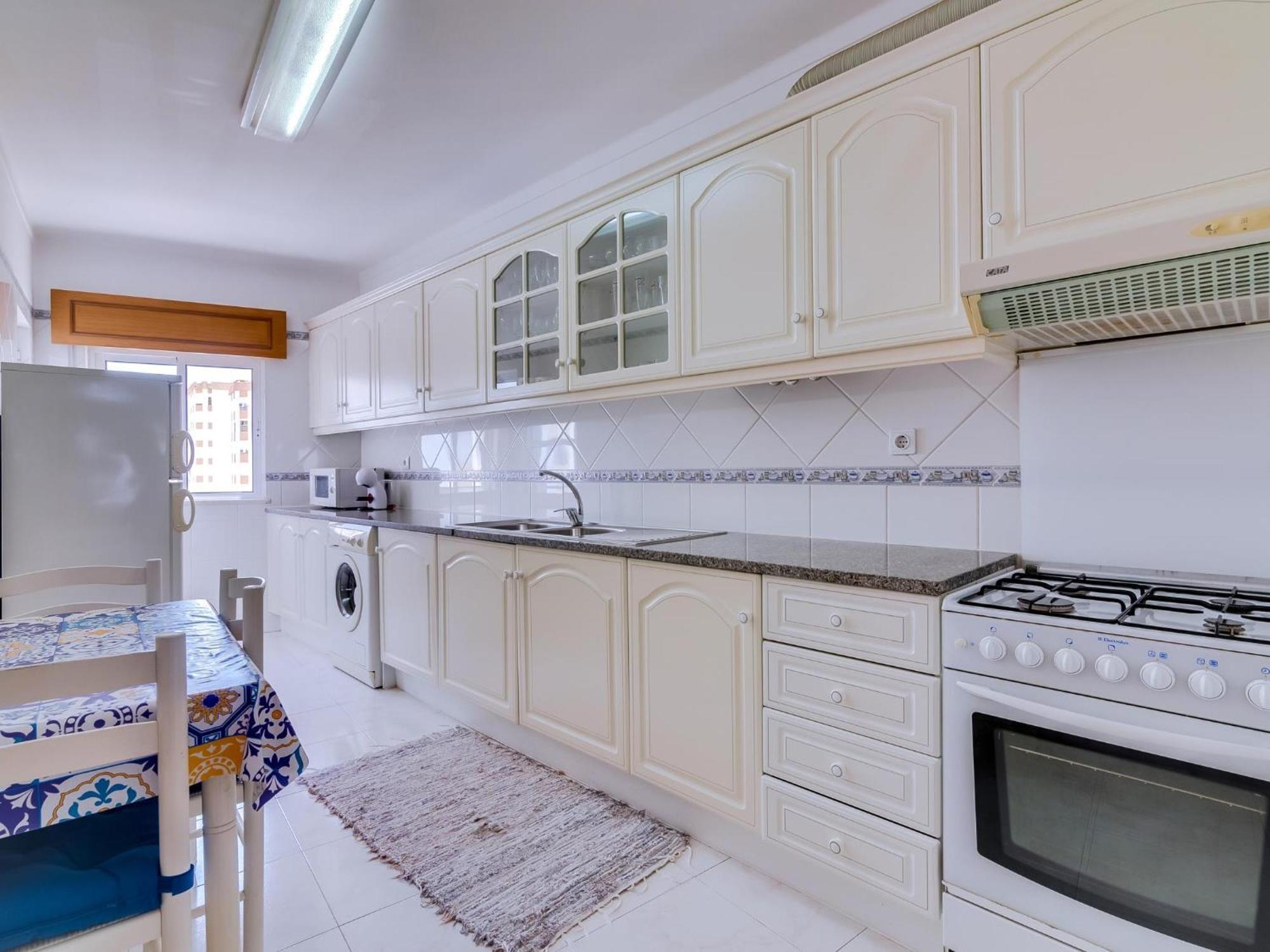 2bdr In Apartment *