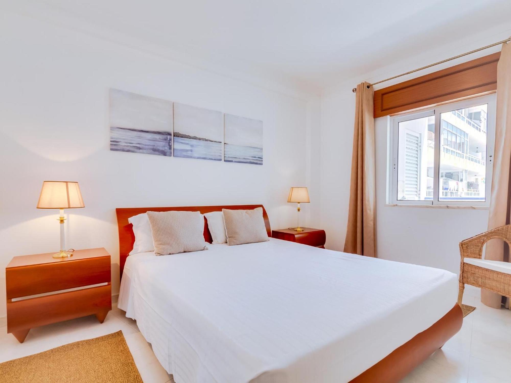 2bdr In Apartment *