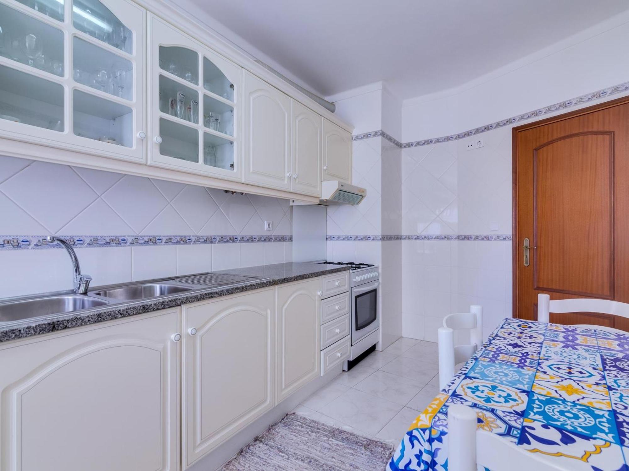 2bdr In Apartment *