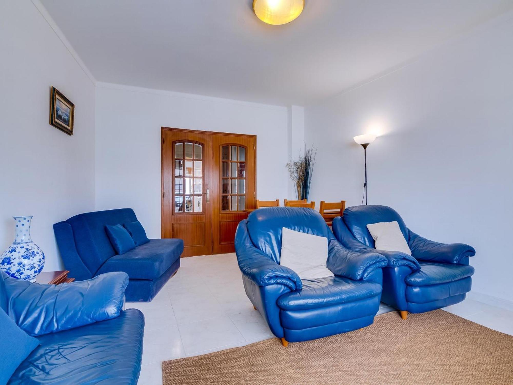 2bdr In Apartment *
