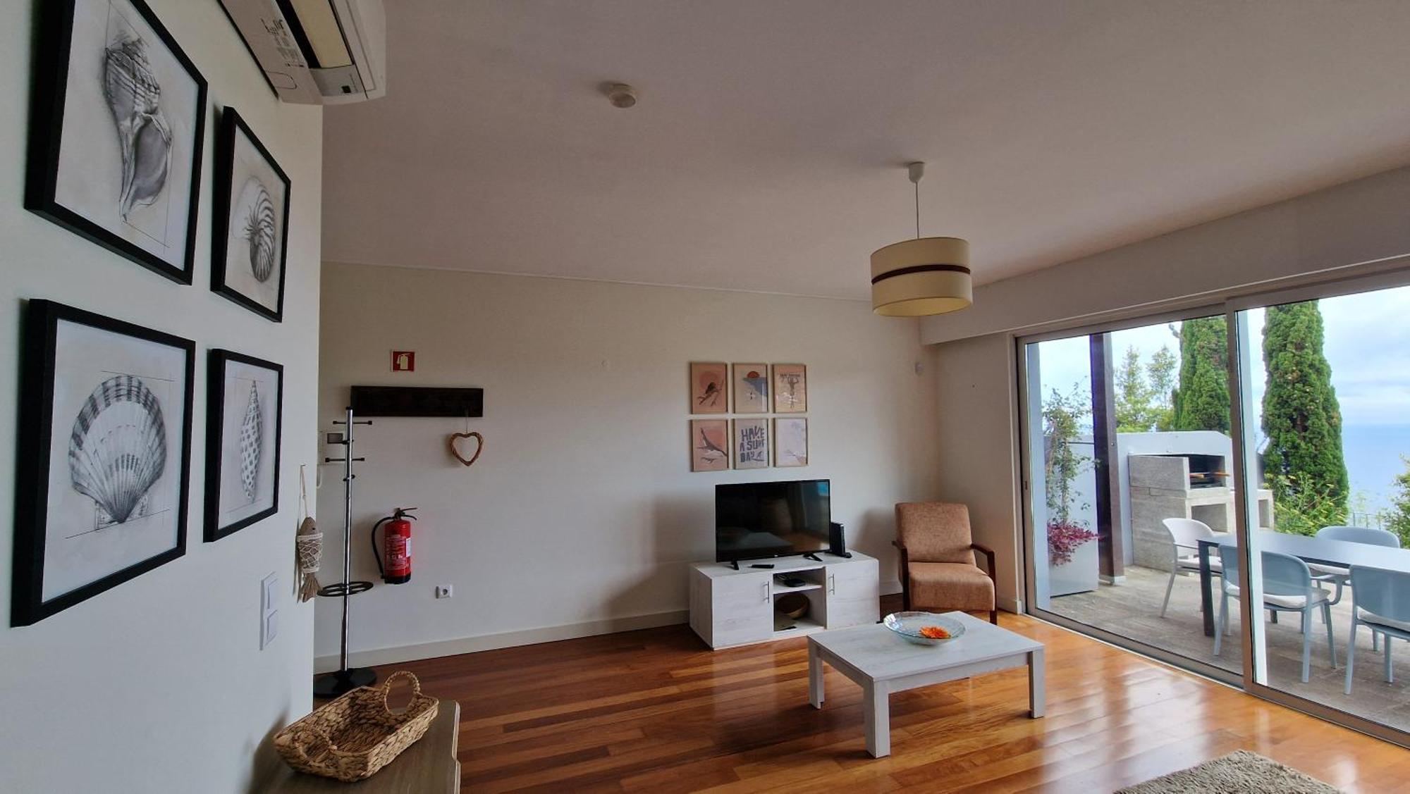 The Red Hot Chill House By Lovelystay * Arco da Calheta (Madeira)
