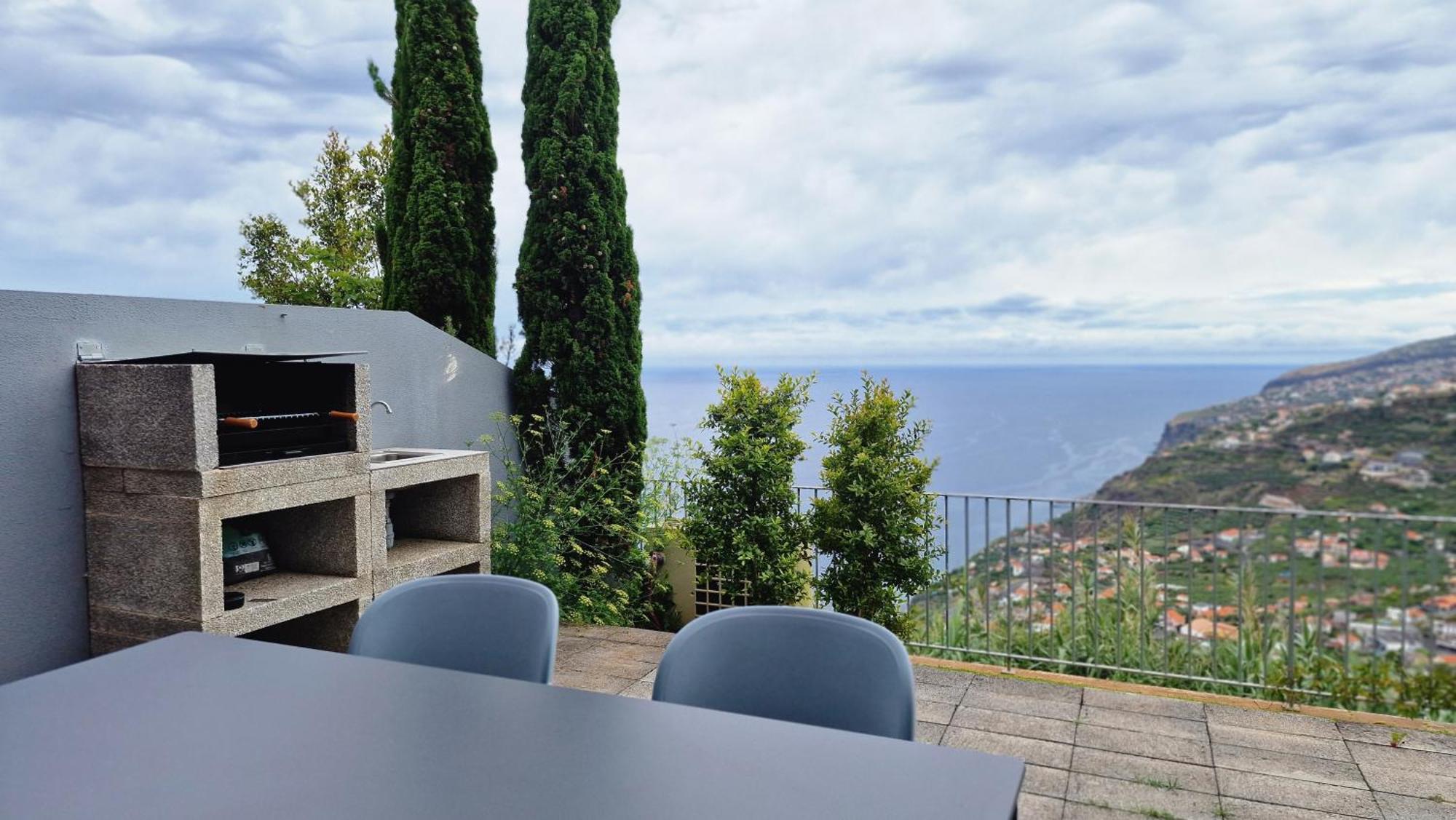 The Red Hot Chill House By Lovelystay Villa Arco da Calheta (Madeira)