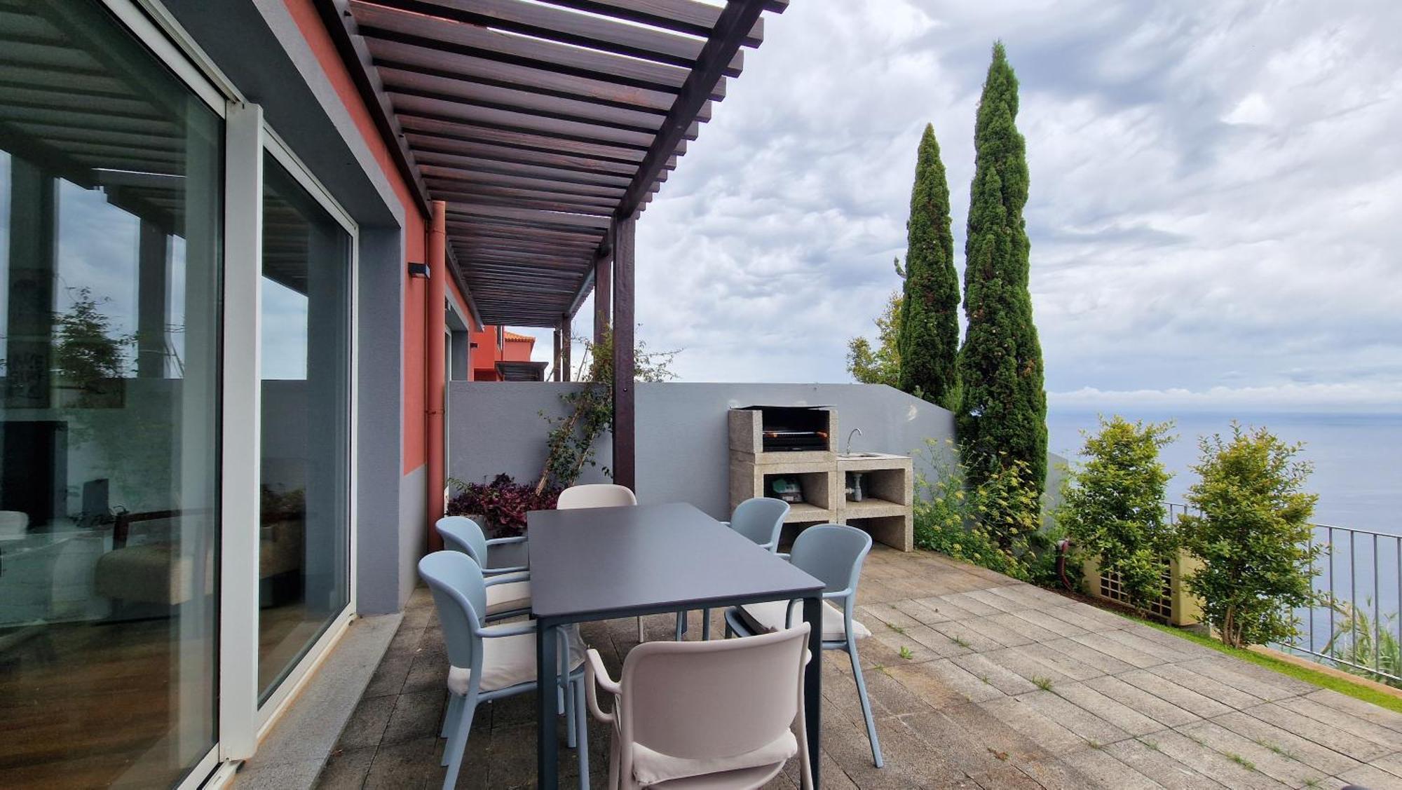 The Red Hot Chill House By Lovelystay * Arco da Calheta (Madeira)