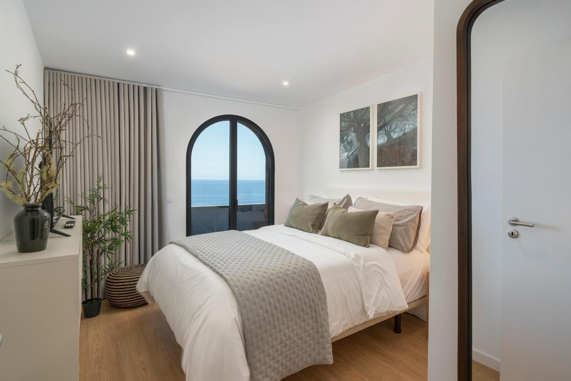 Lazareto Sea View By An Island * Funchal (Madeira)