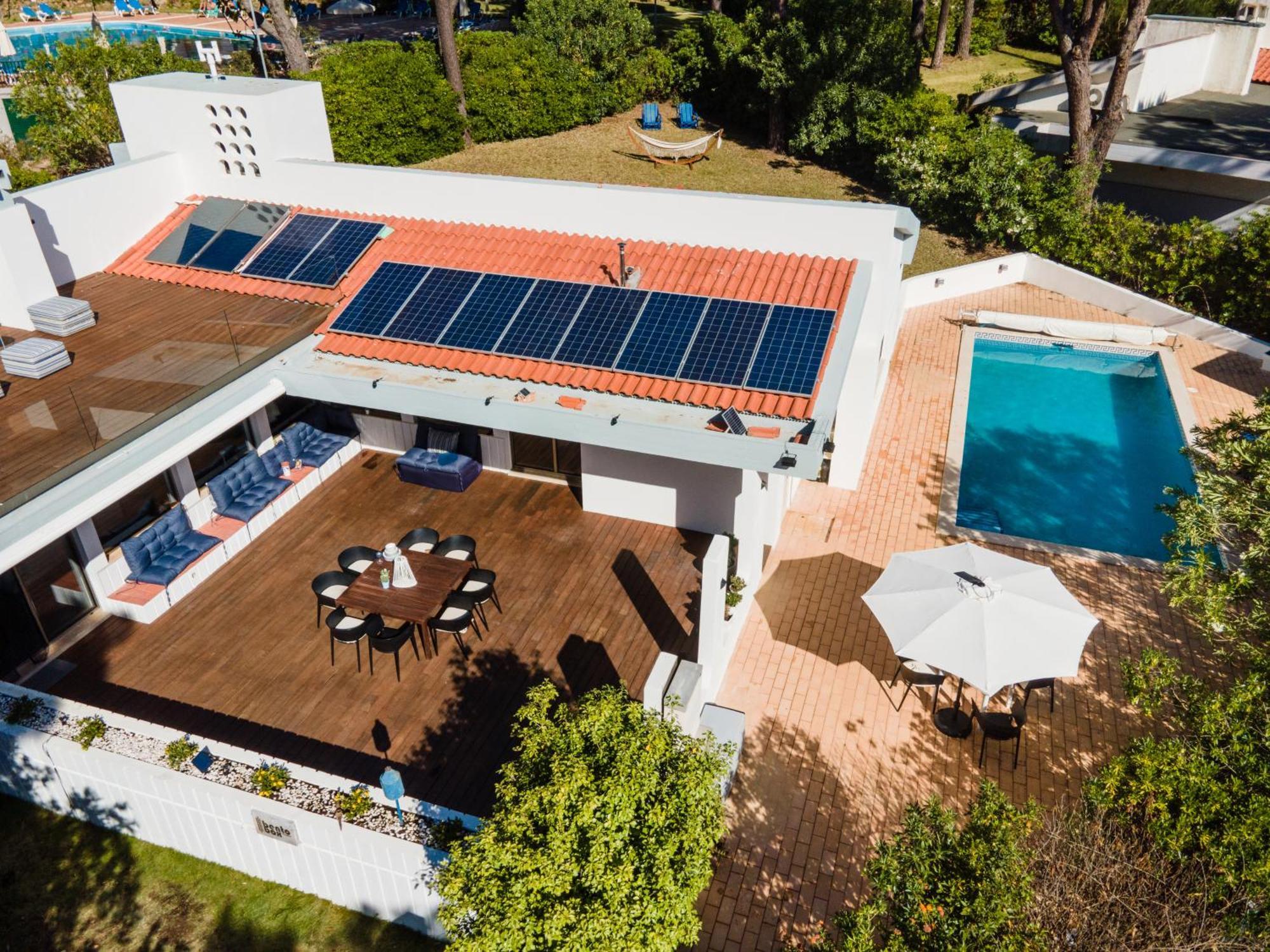 A Energy Bento Box Hot Pool & Sauna