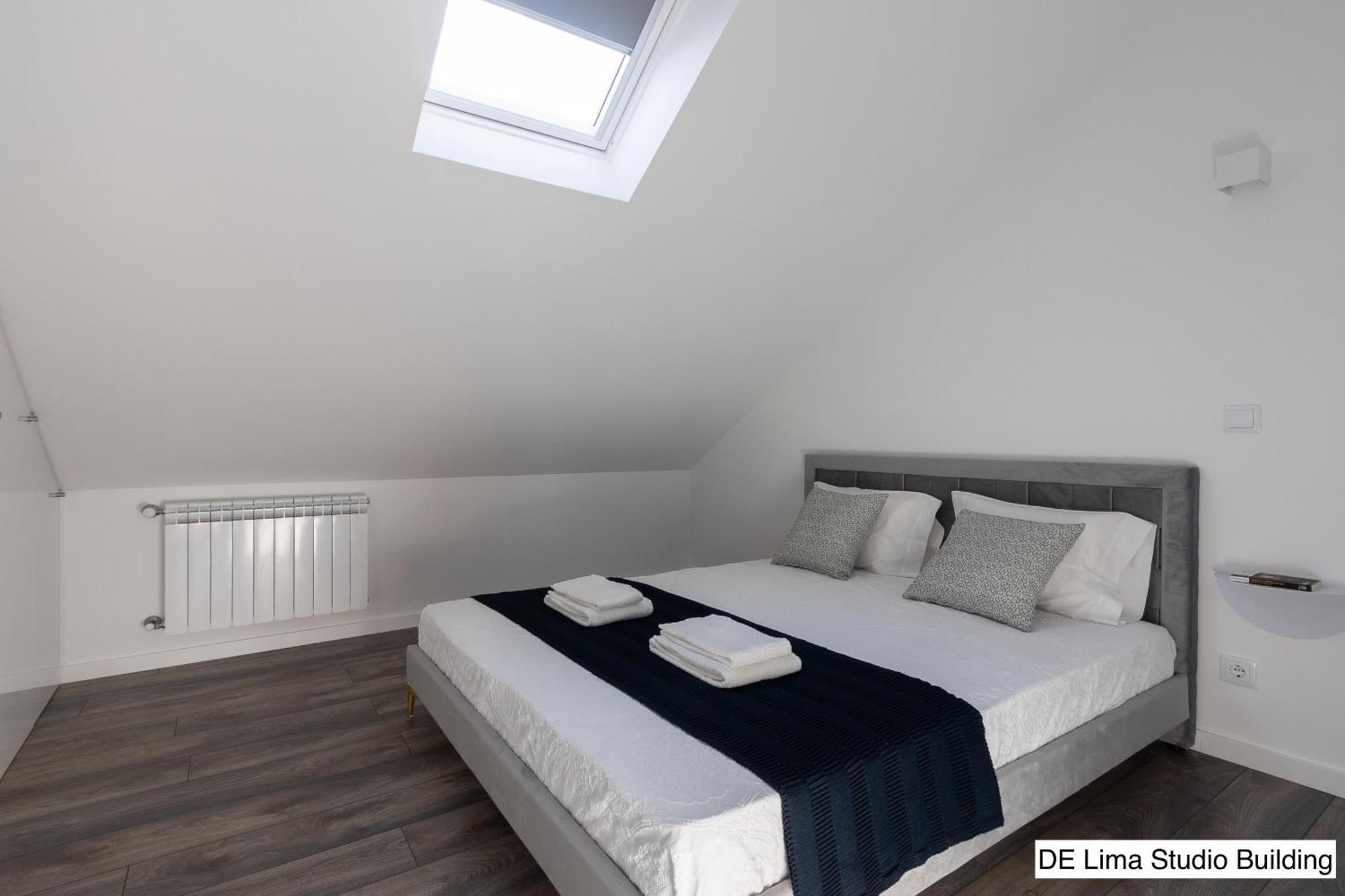 Dona Emilia Guest House & Studio Apartment Building
