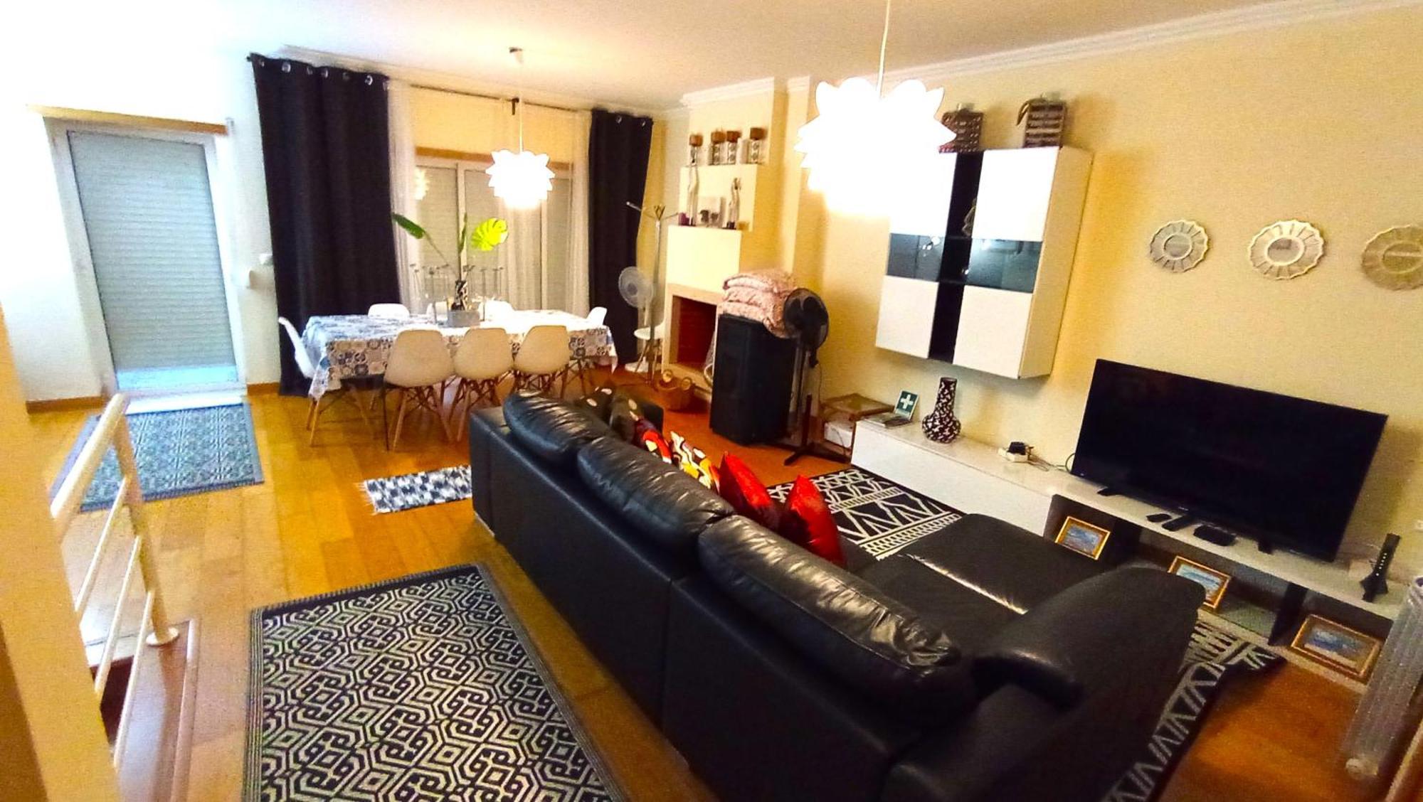 Oceanview Duplex Shared Pool & Holiday home Sesimbra