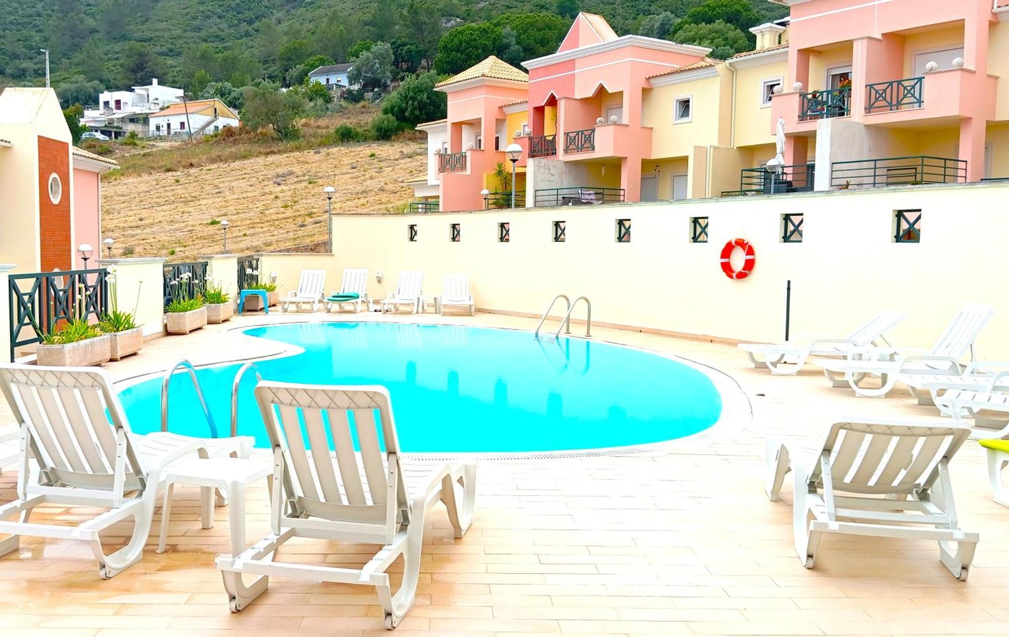 Oceanview Duplex Shared Pool & * Sesimbra