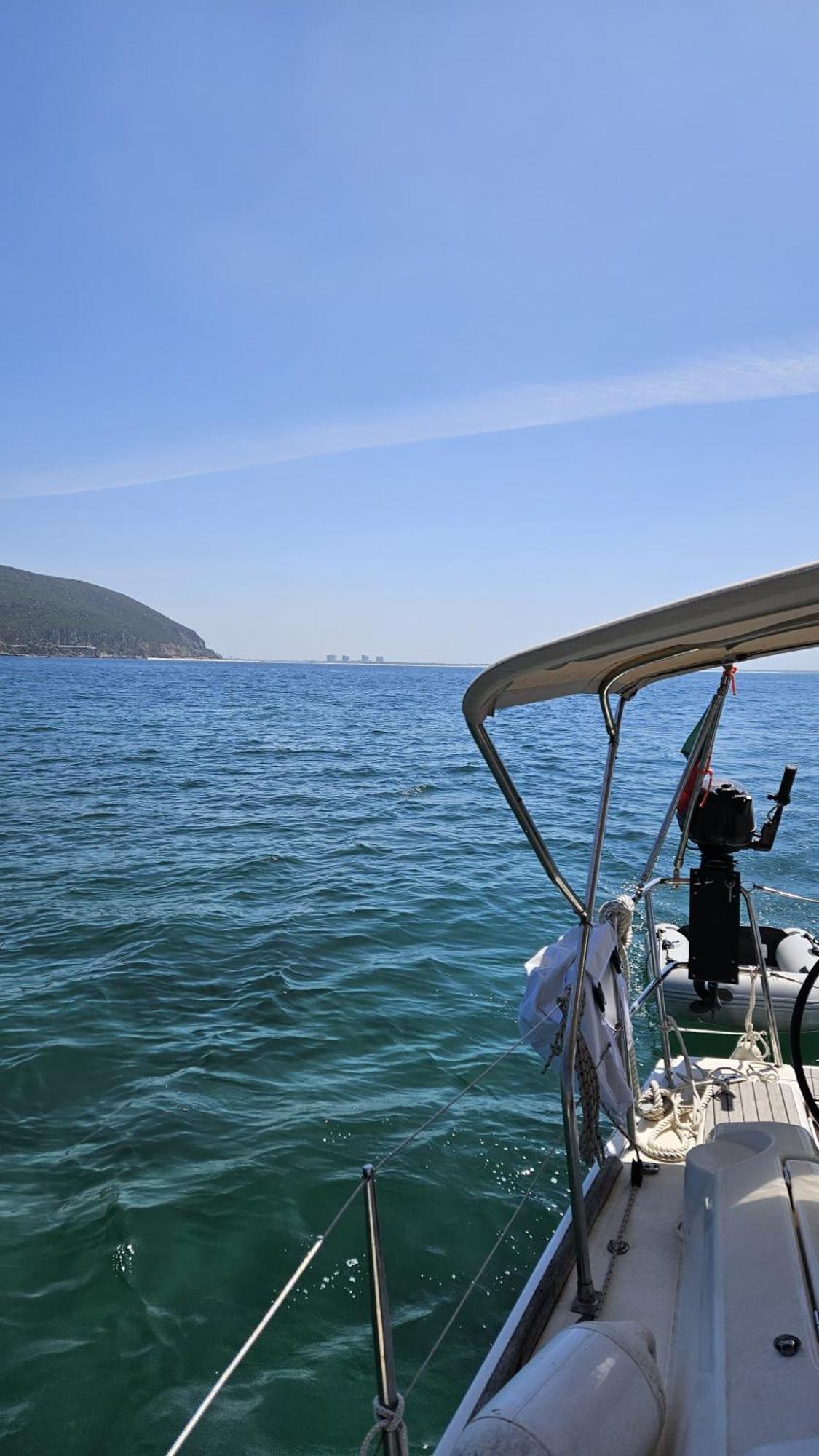 Botel - Veleiro Em Marina