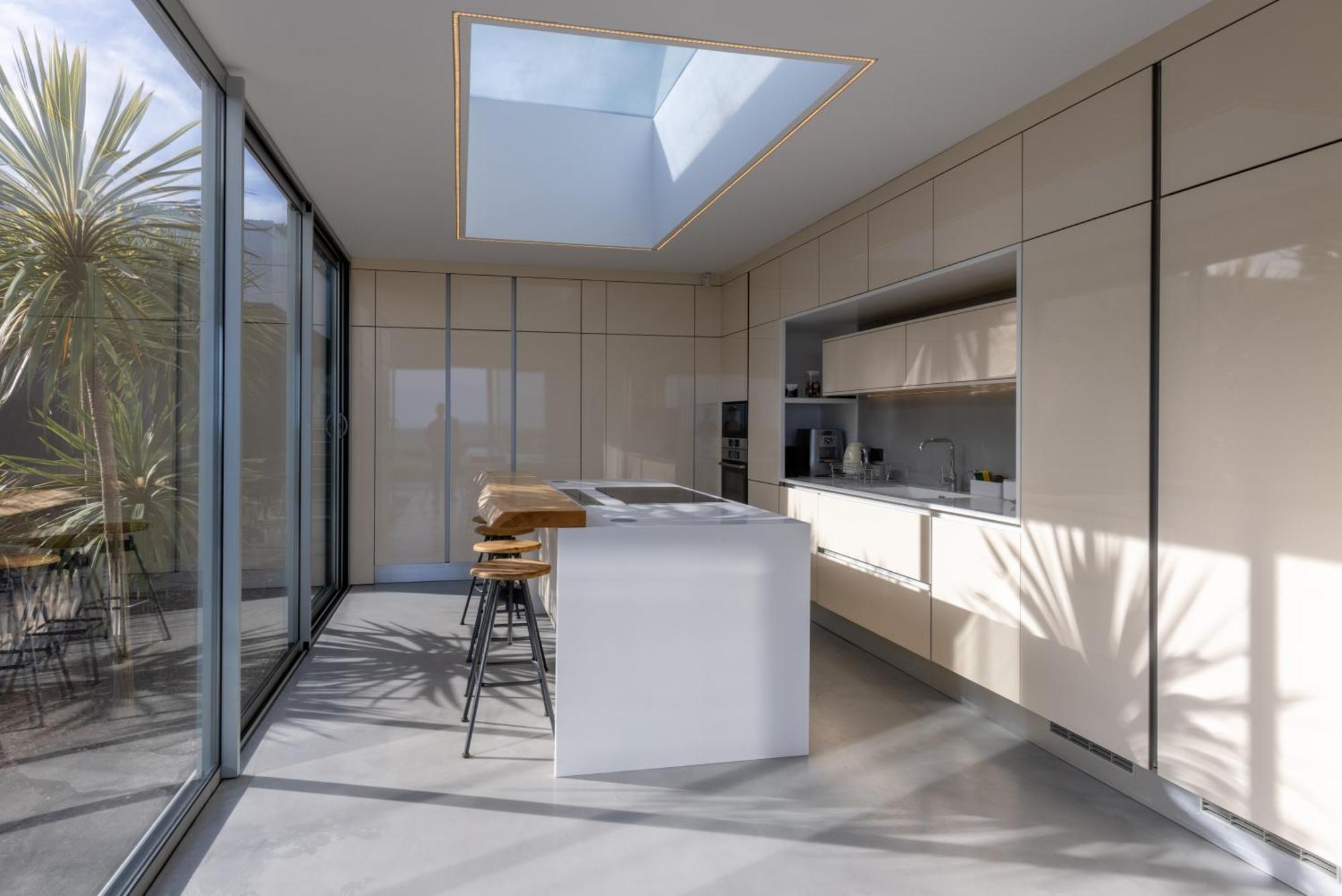White Exclusive & Hotel 5*