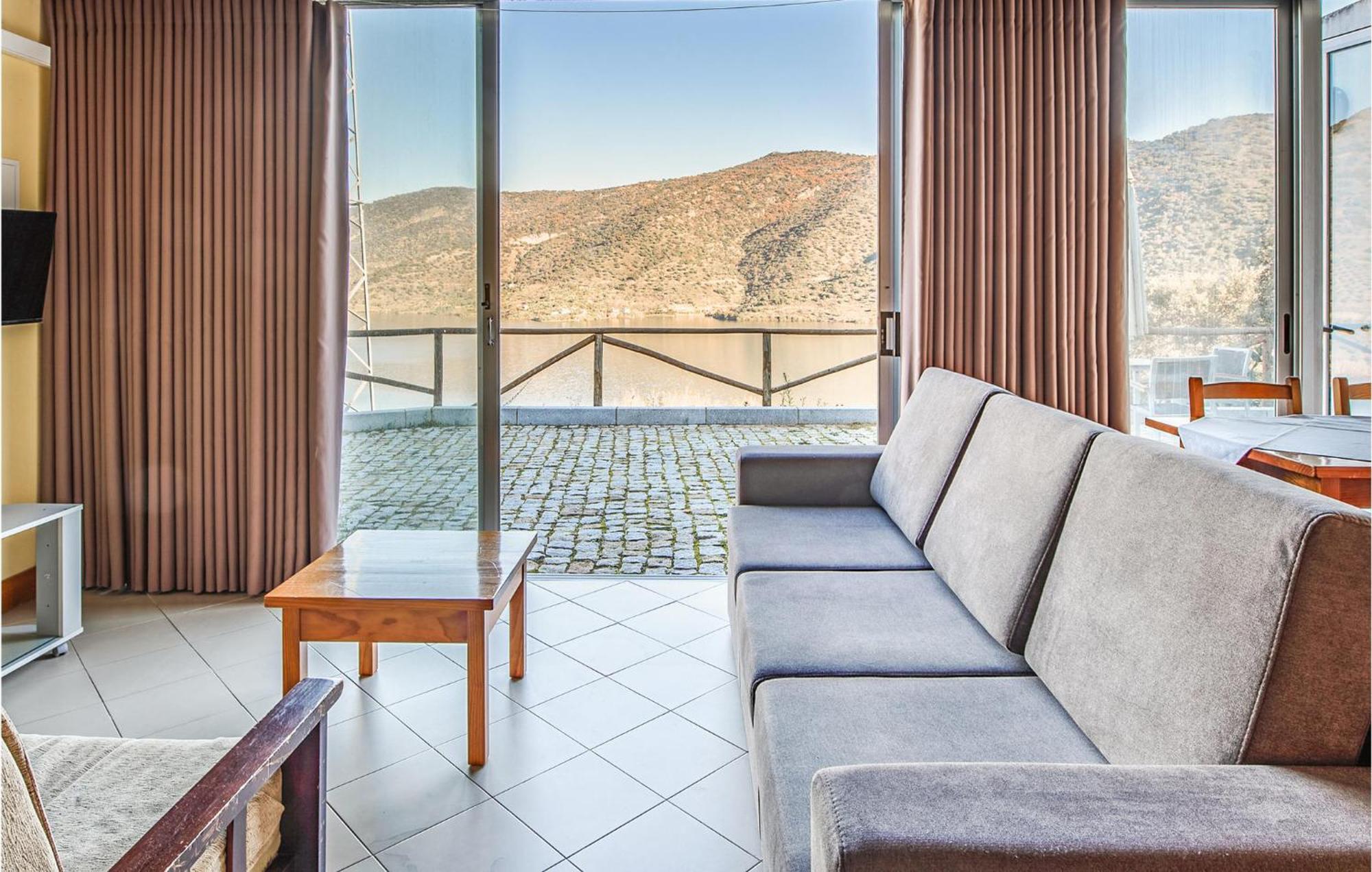 Amazing In Freixo De Espada C Apartment *