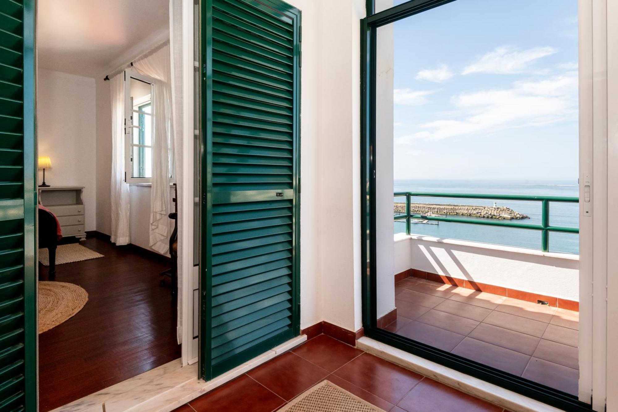 Front Villa Sines