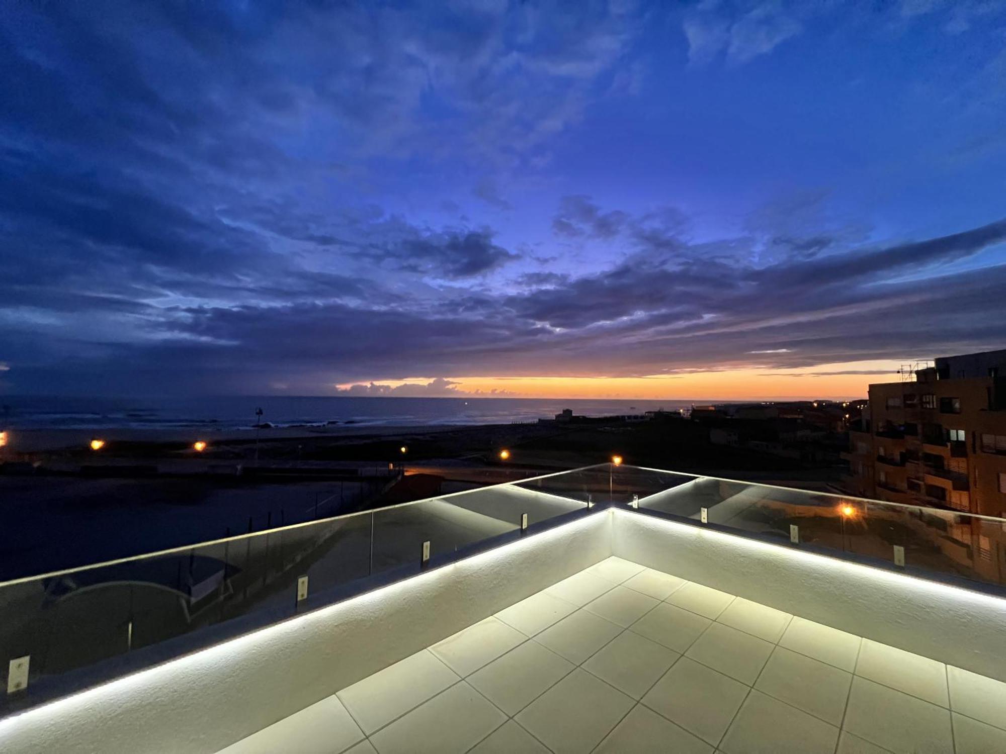 Apartment Povoa De Varzim-sleeps4-beachfront-ac-parking *