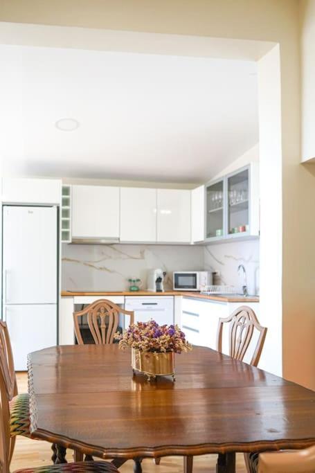 Renovated Traditional House W 3br & Outdoor Space Villa *