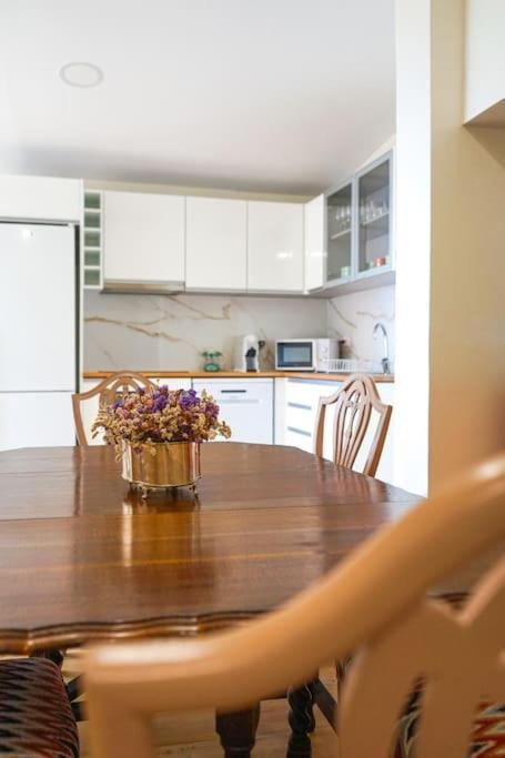 Villa Renovated Traditional House W 3br & Outdoor Space *