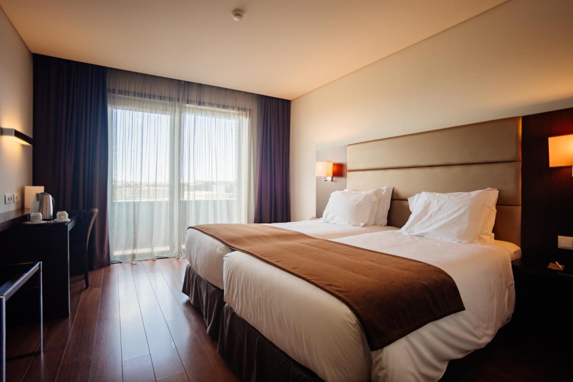 Axis Porto Business & 4*
