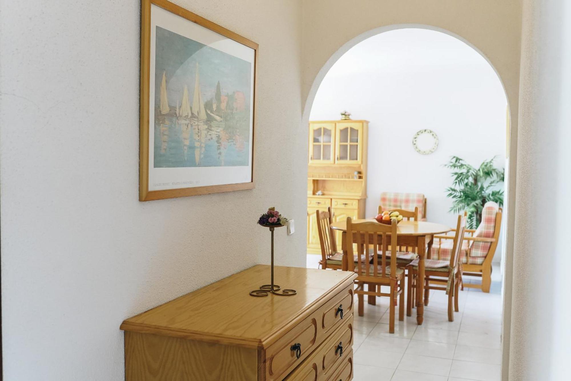 Sea View Apartment *