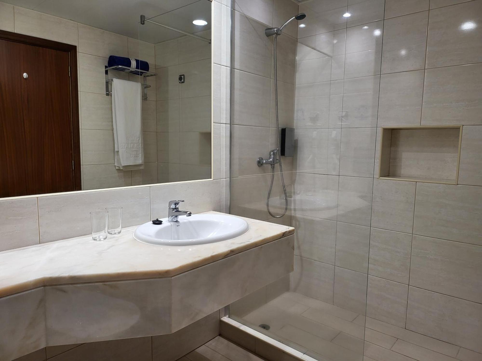Cais Da Oliveira Hotel Canico (Madeira)