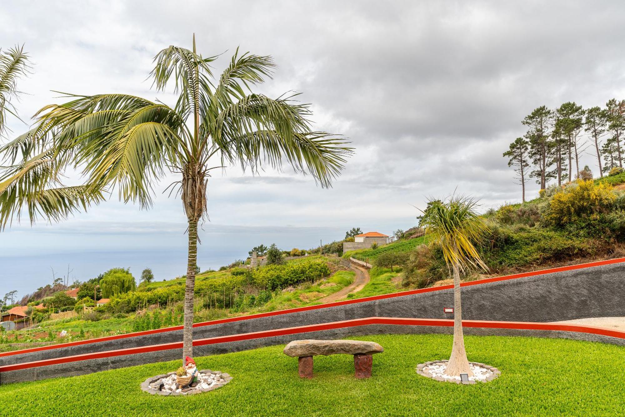 Florencas House - Private Jacuzzi & Garden Calheta (Madeira)