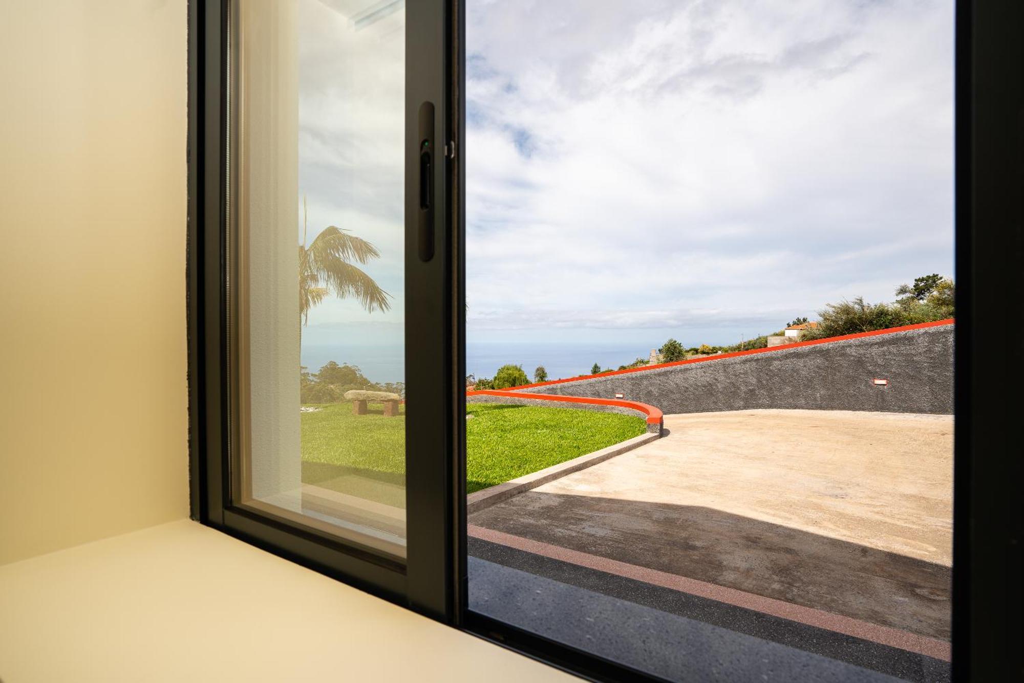 Florencas House - Private Jacuzzi & Garden Calheta (Madeira)