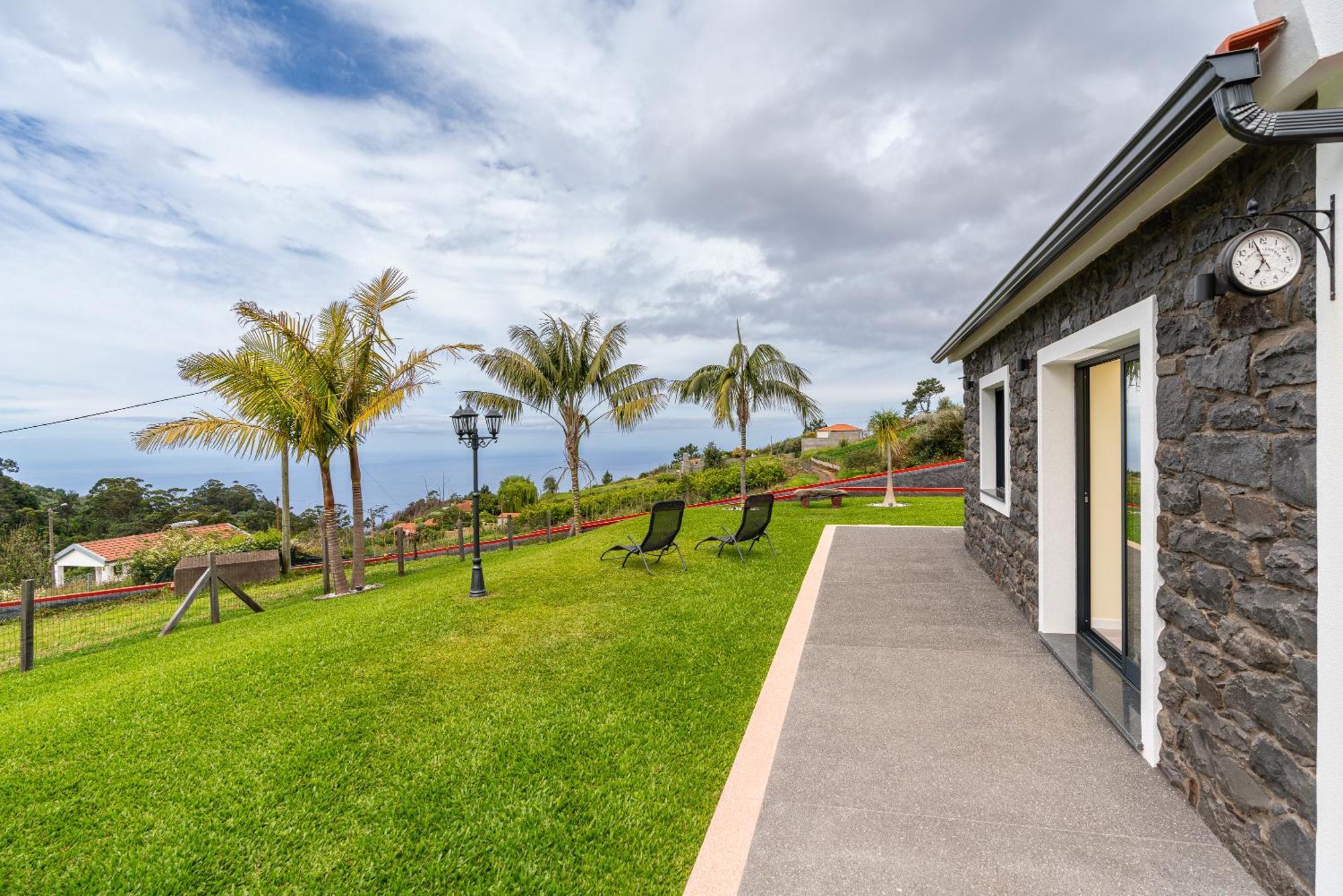 Florencas House - Private Jacuzzi & Garden * Calheta (Madeira)