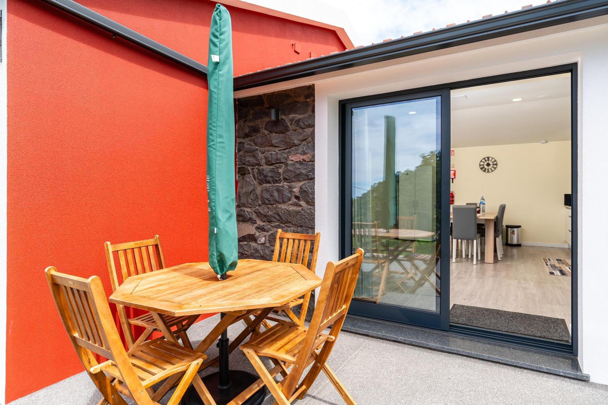 Florencas House - Private Jacuzzi & Garden Calheta (Madeira)
