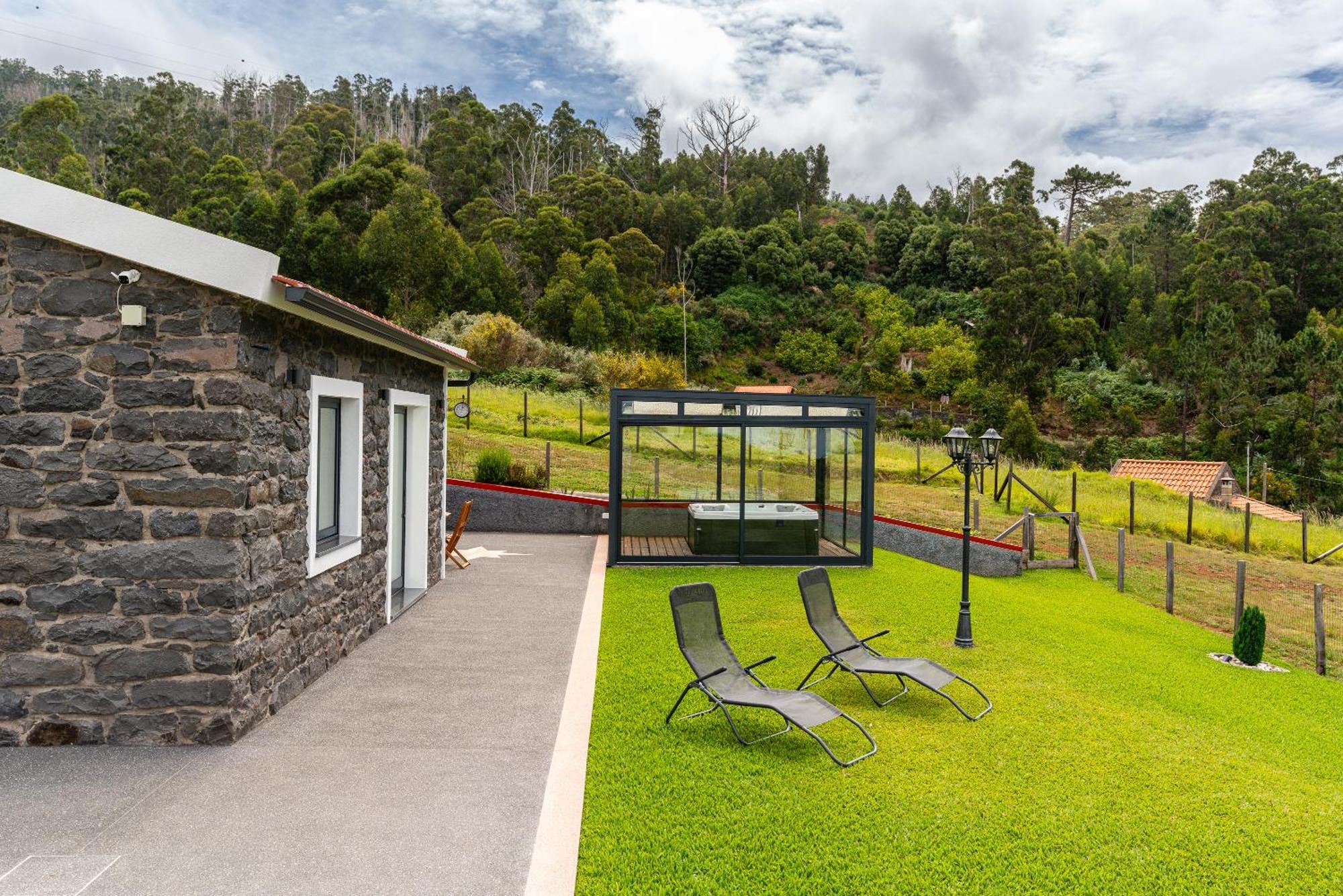 Florencas House - Private Jacuzzi & Garden * Calheta (Madeira)