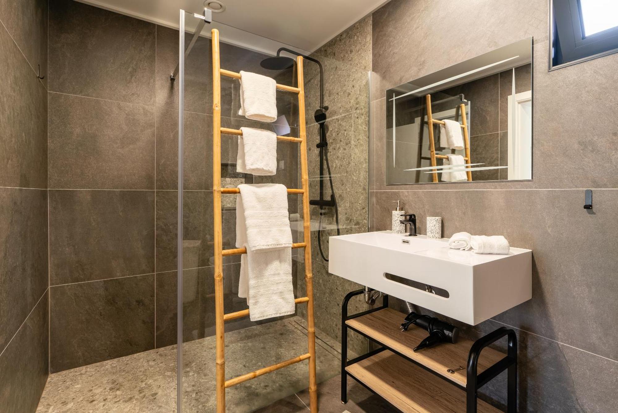 Florencas House - Private Jacuzzi & Garden Calheta (Madeira)