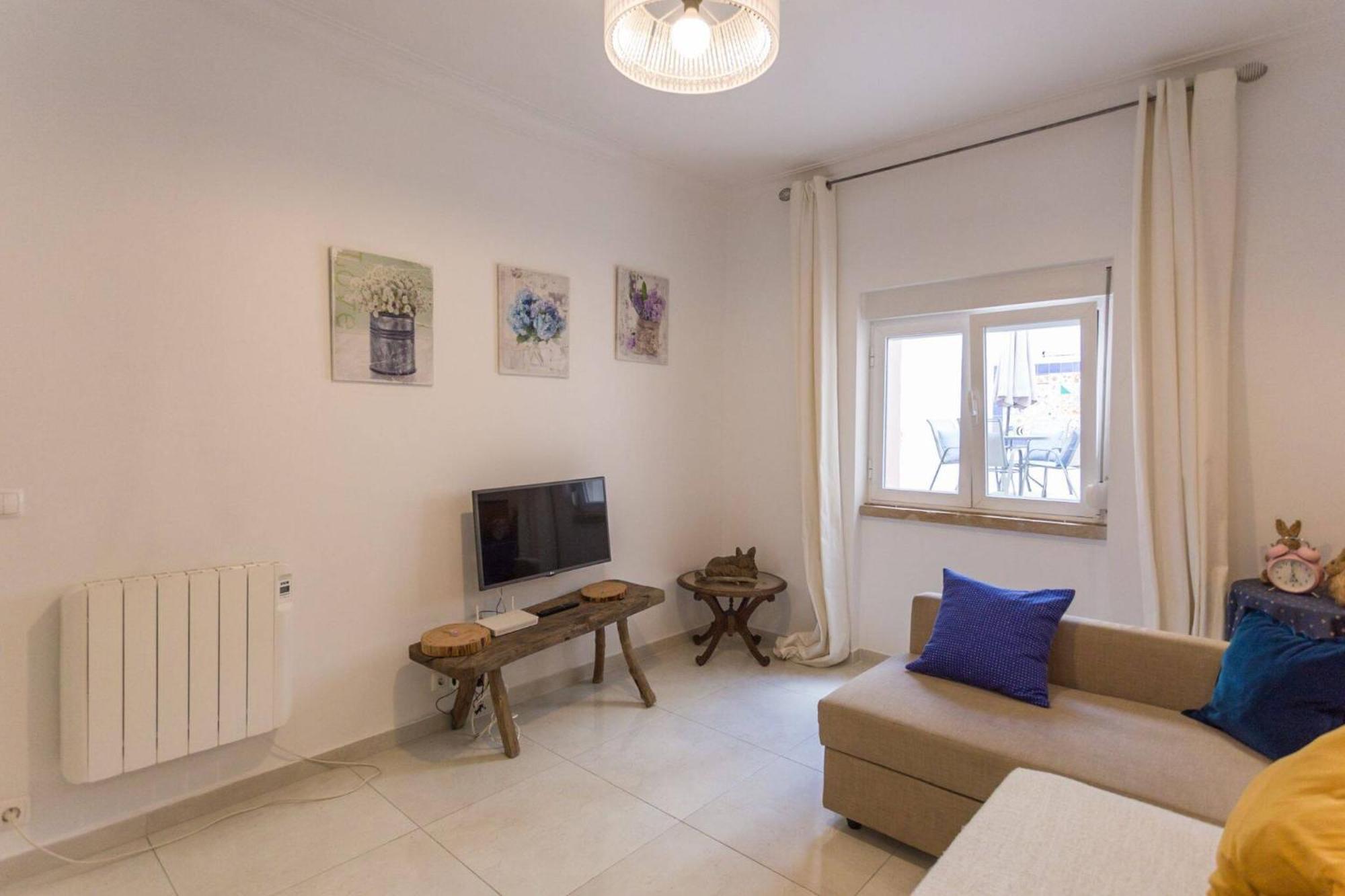 Be Local - Flat With 1 Bedroom And Terrace In Moscavide - Appartement