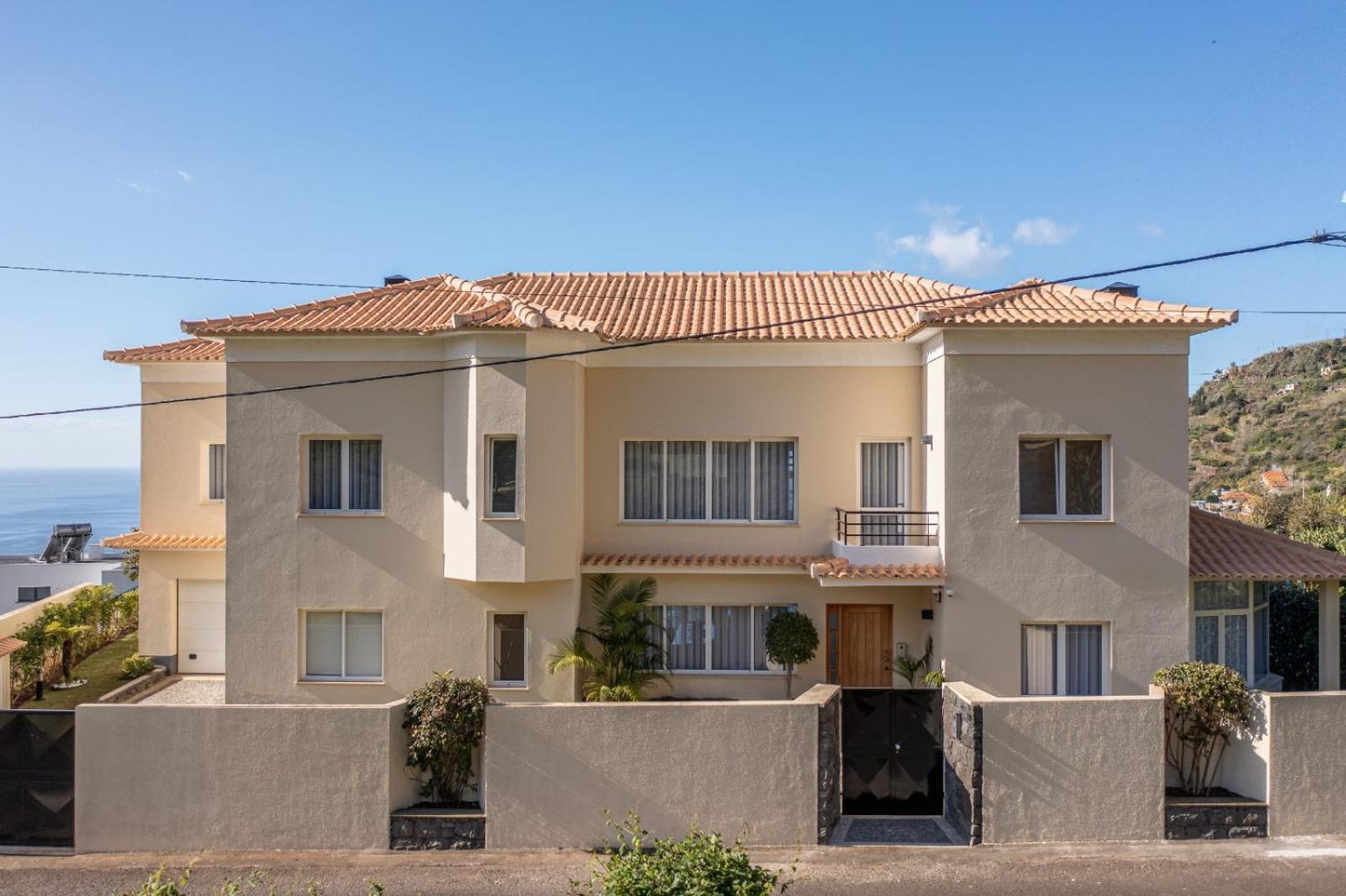 Luxury With Private Heated Pool, Garden And Views Of The Sea And Mountains. * Arco da Calheta (Madeira)